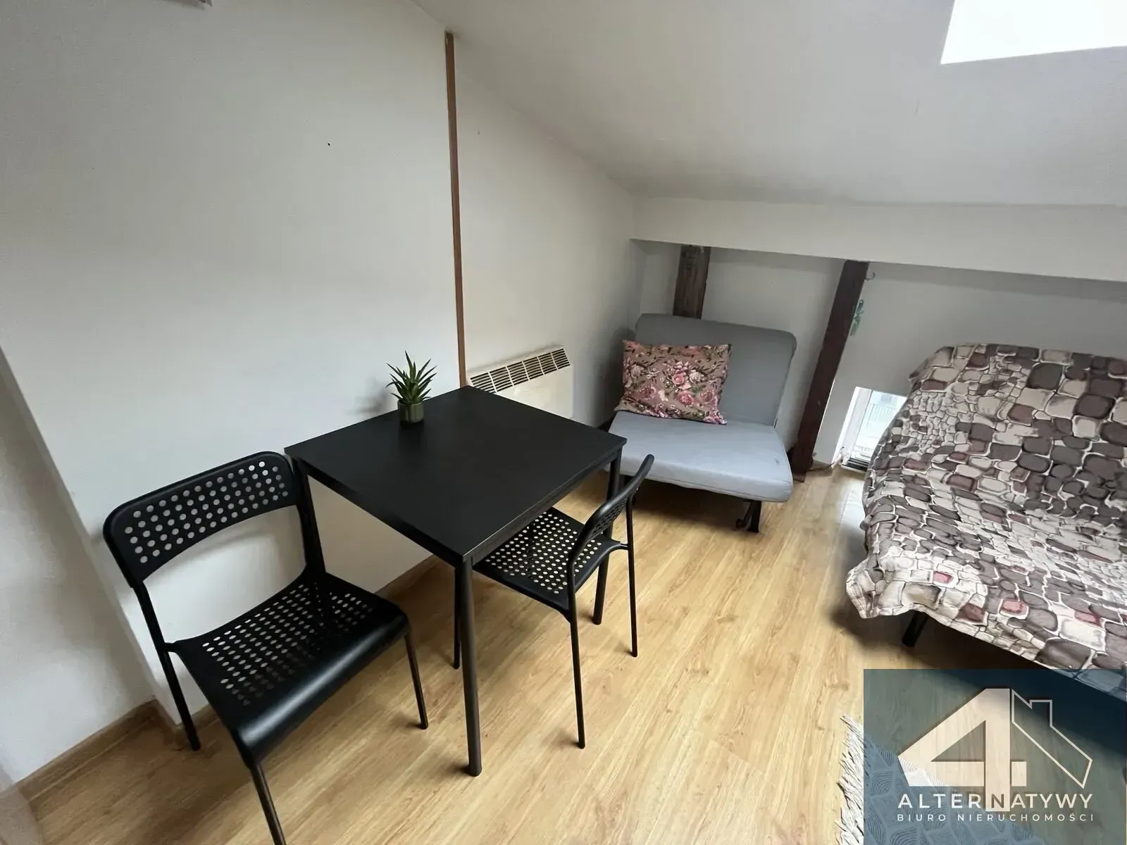 Super Ekonomiczna kawalerka przy Plantach 18m 2