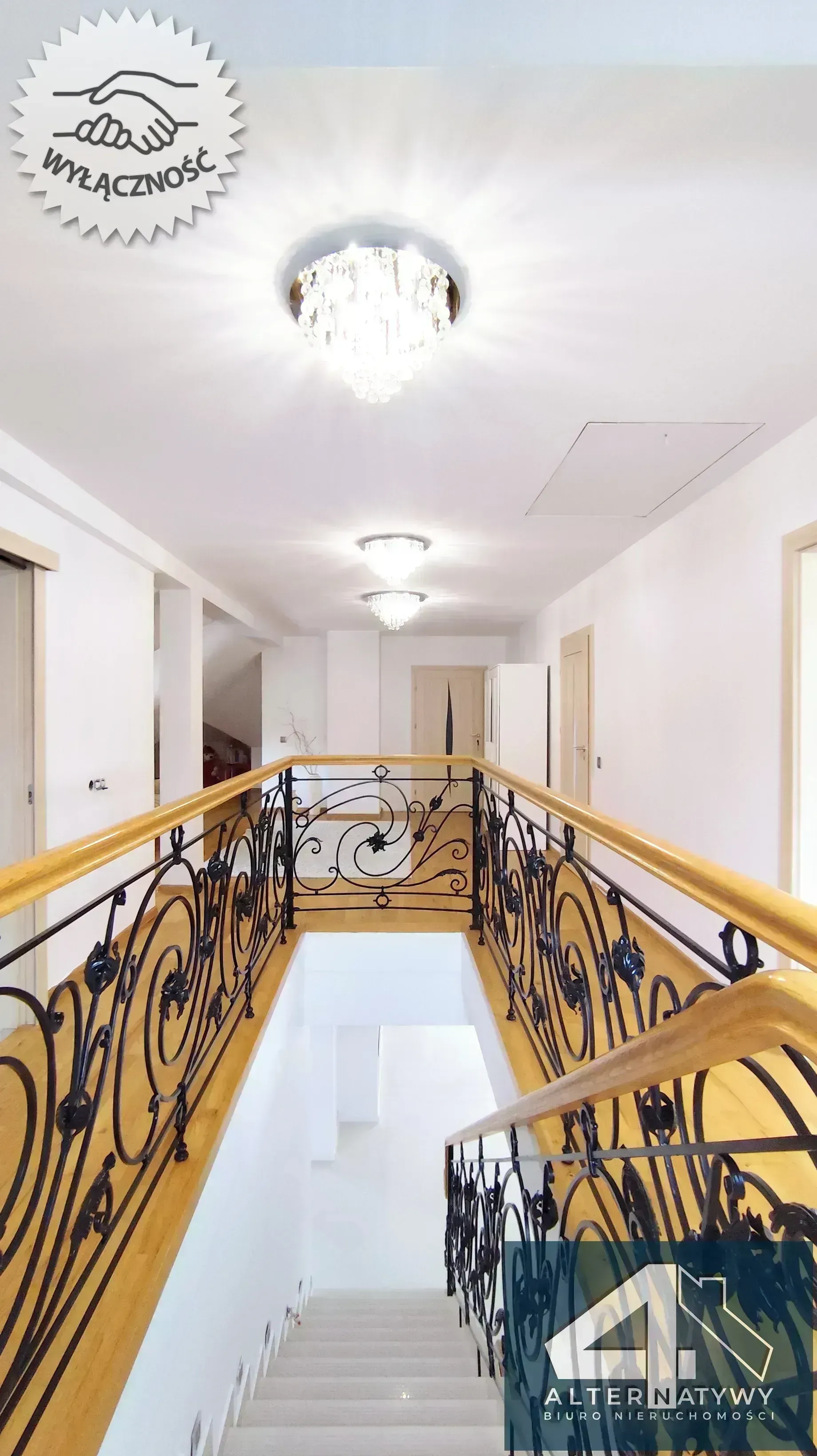 Luksusowy, duży dom przy lesie i rzece 5