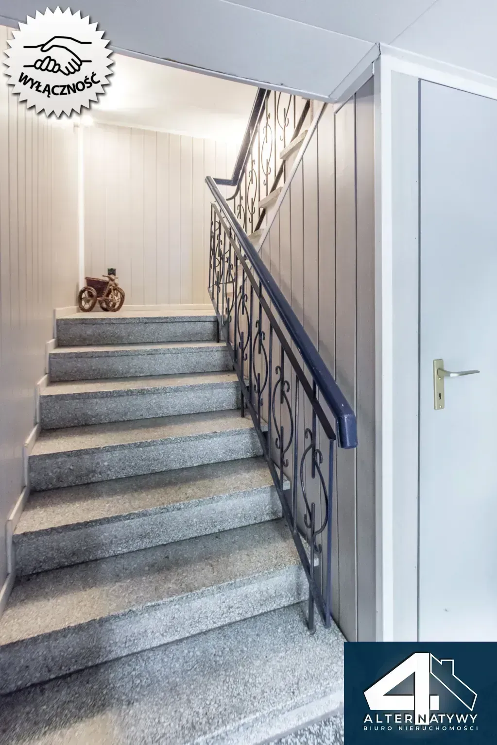 Duży dom dla 2 rodzin z ogromnym potencjałem! 9