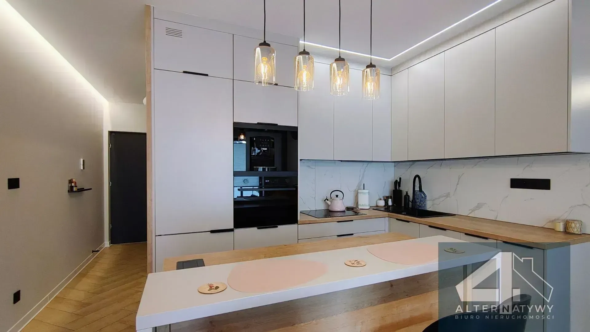 M3 z Ogrodem w Centrum! Nowoczesne i Wyposażone! 6