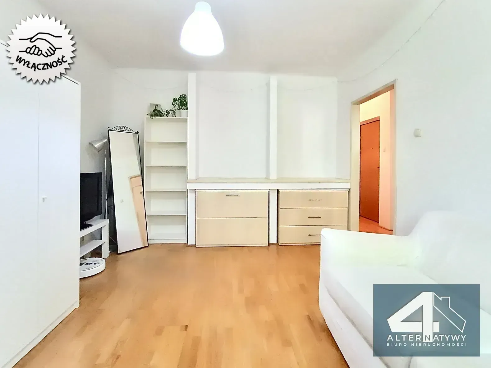 Okęcie - małe mieszkanko osobna kuchnia 9