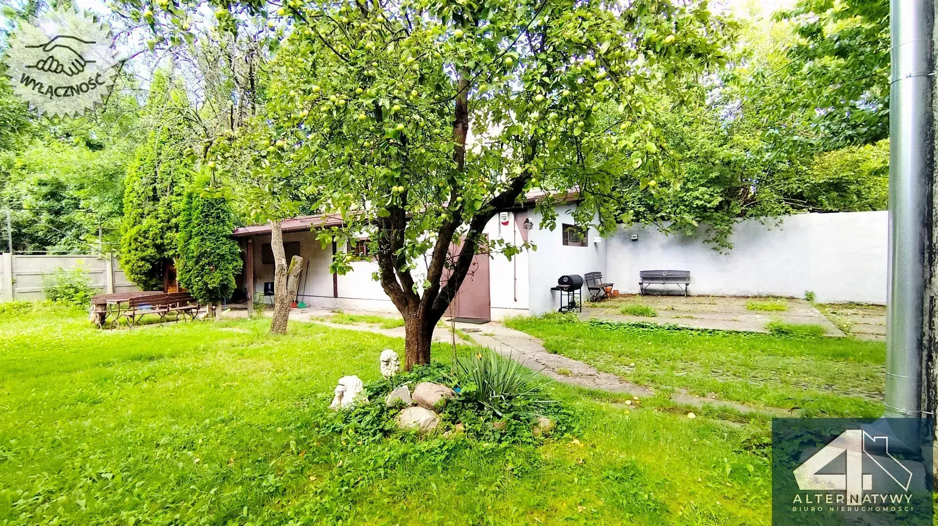 2 budynki: działalność lub mieszkalno-usługowe 3