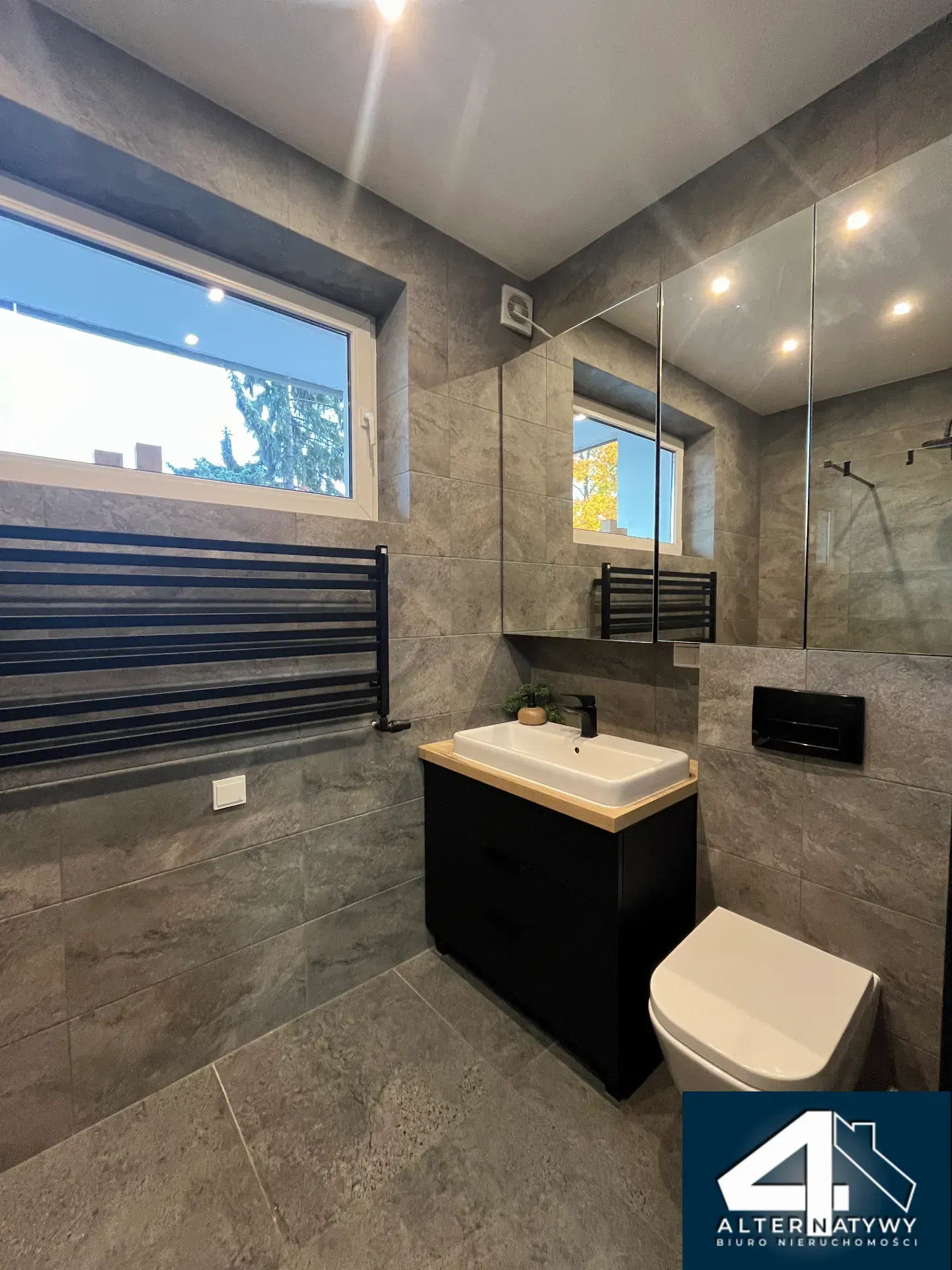 Nowoczesne mieszkanie z balkonem 11