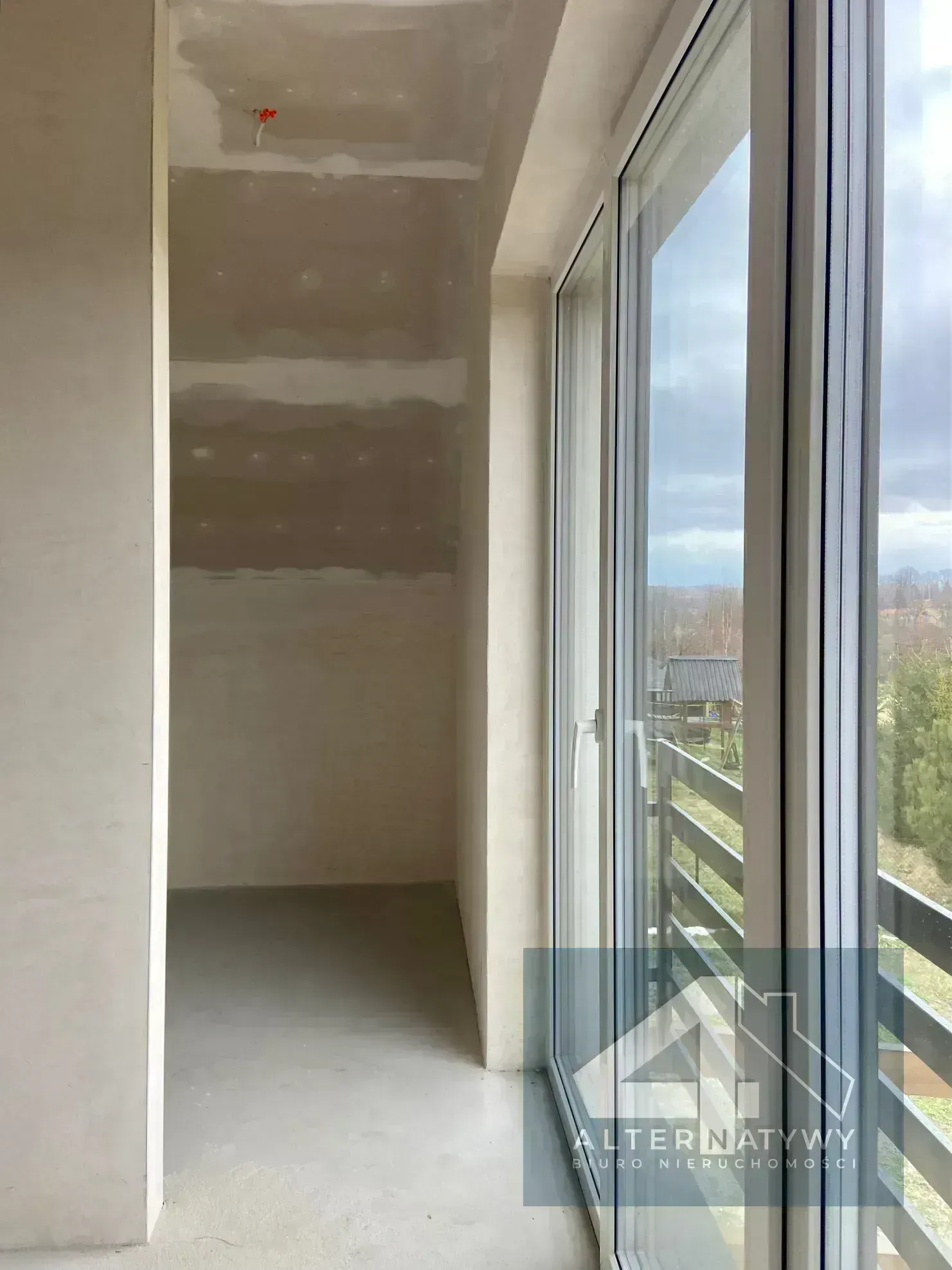 Dom w dobrej lokalizacji -stan deweloperski plus! 12