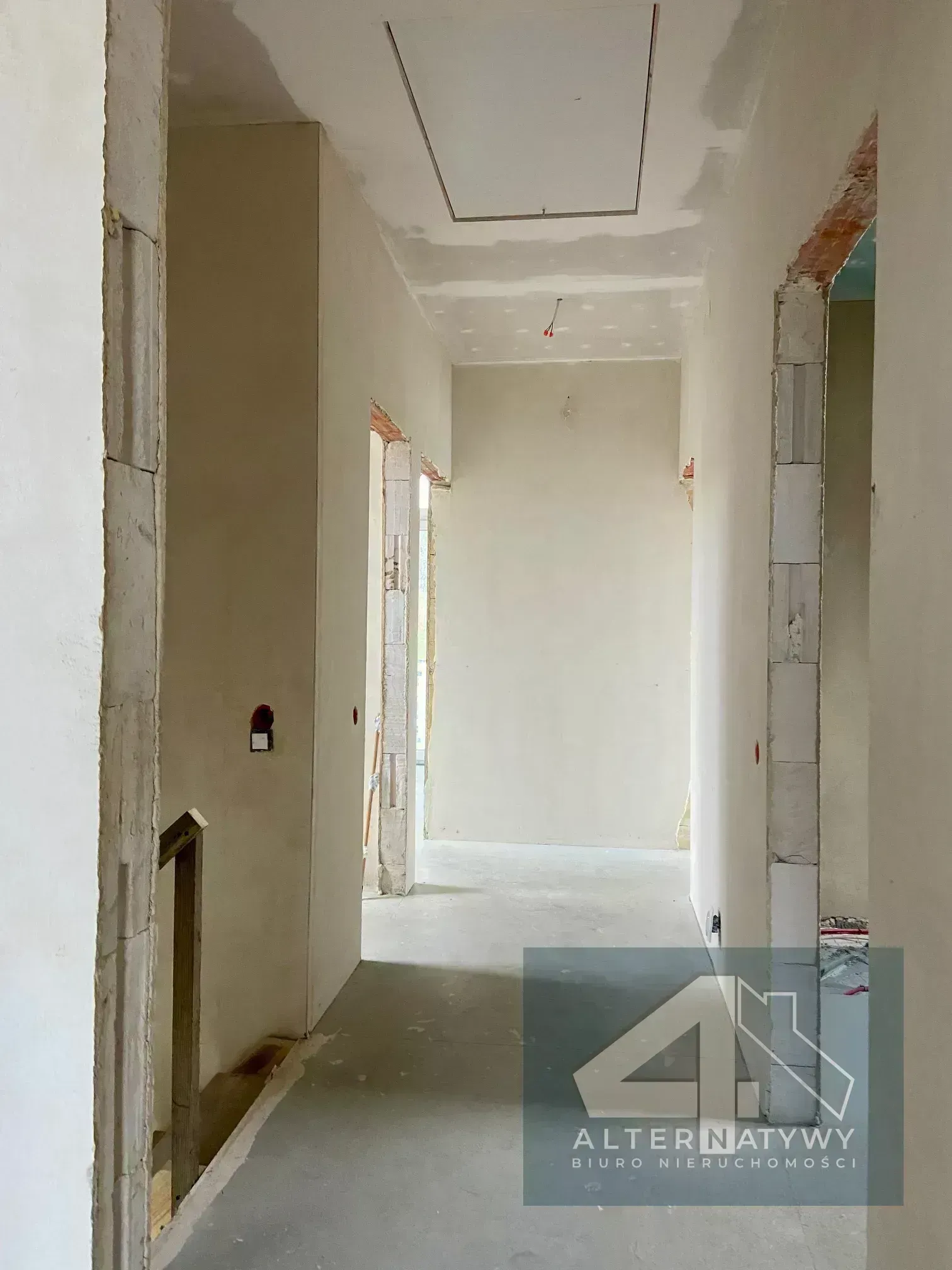 Dom w dobrej lokalizacji -stan deweloperski plus! 13