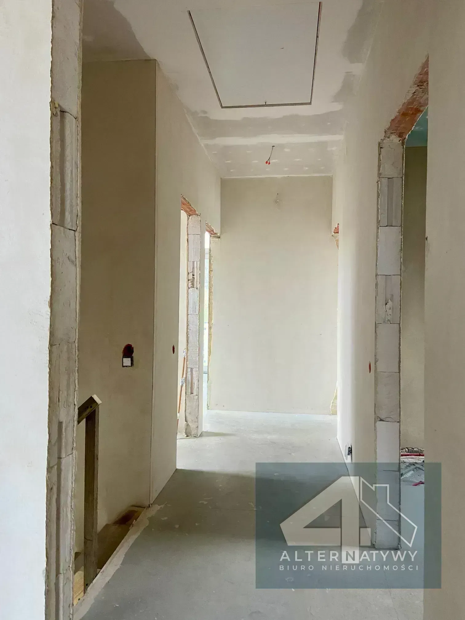 Dom w dobrej lokalizacji -stan deweloperski plus! 11