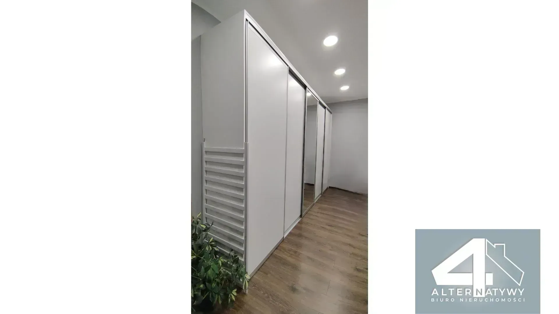 Nowoczesny Budynek Usługowo-Magazynowy z Gruntem 4