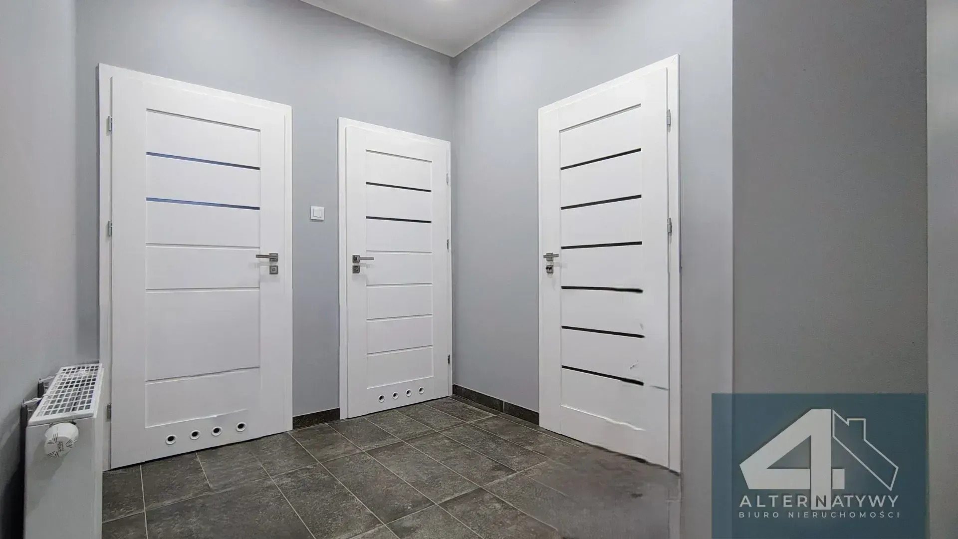 Nowoczesny Budynek Usługowo-Magazynowy z Gruntem 5