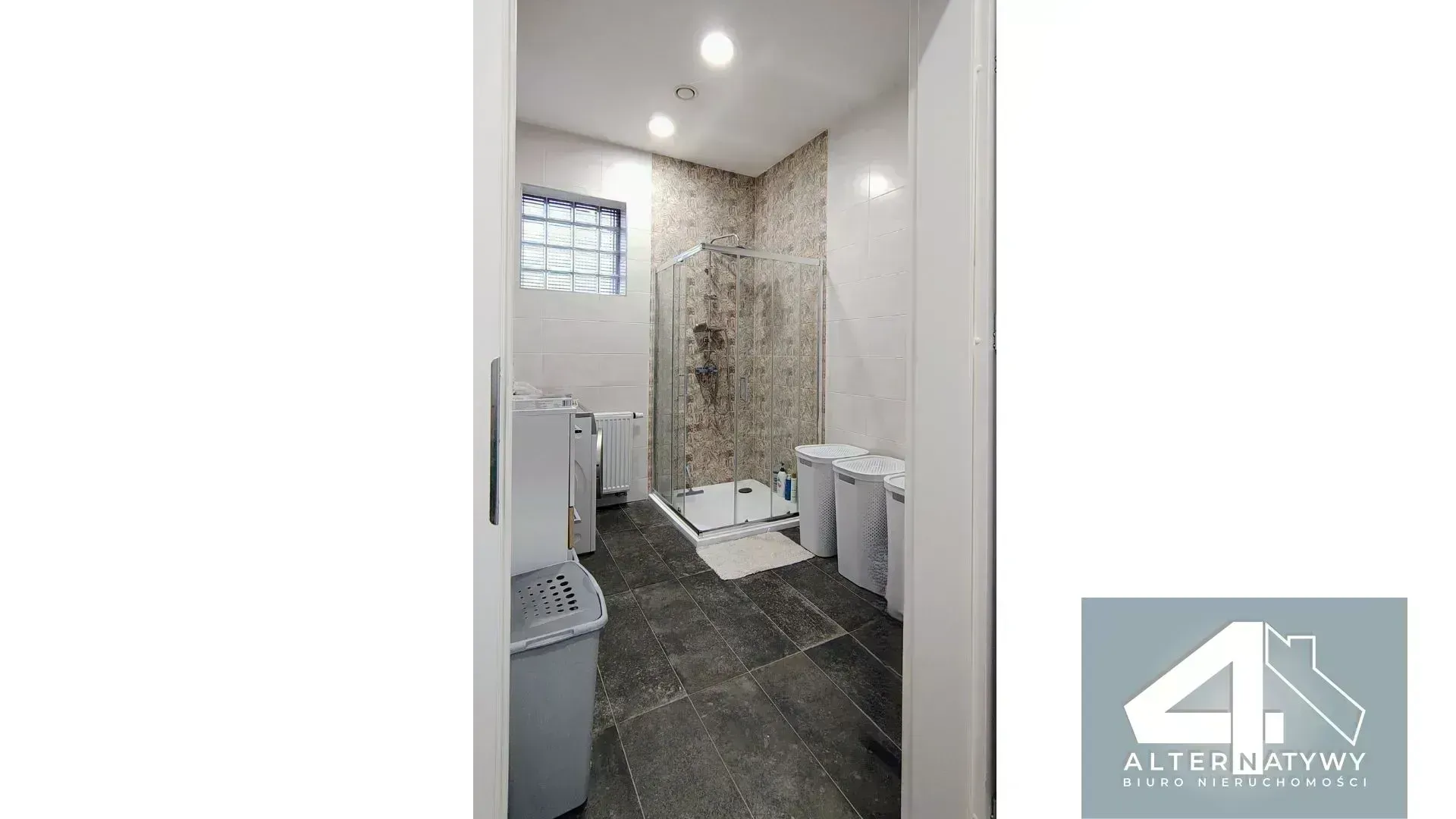 Nowoczesny Budynek Usługowo-Magazynowy z Gruntem 5