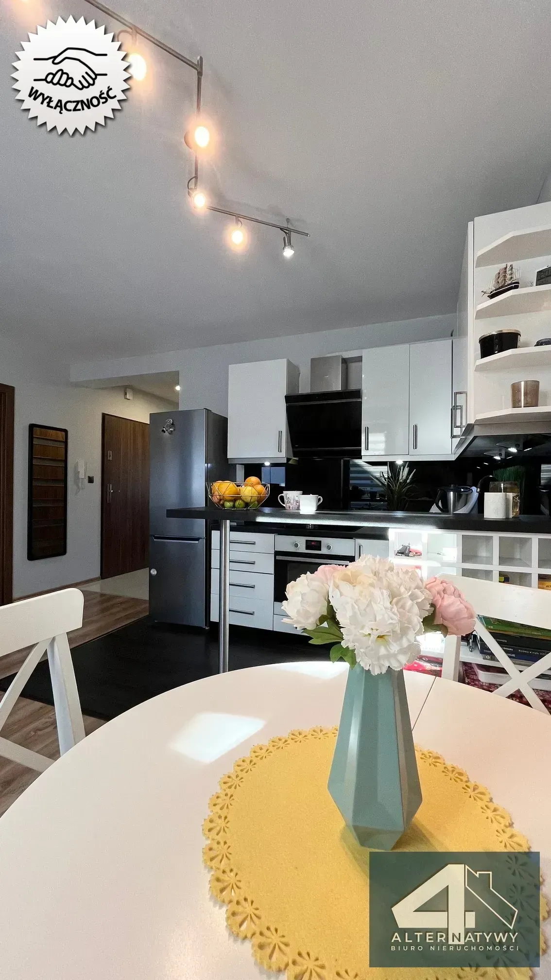 Urządzone i wyposażone mieszkanie z balkonem 10