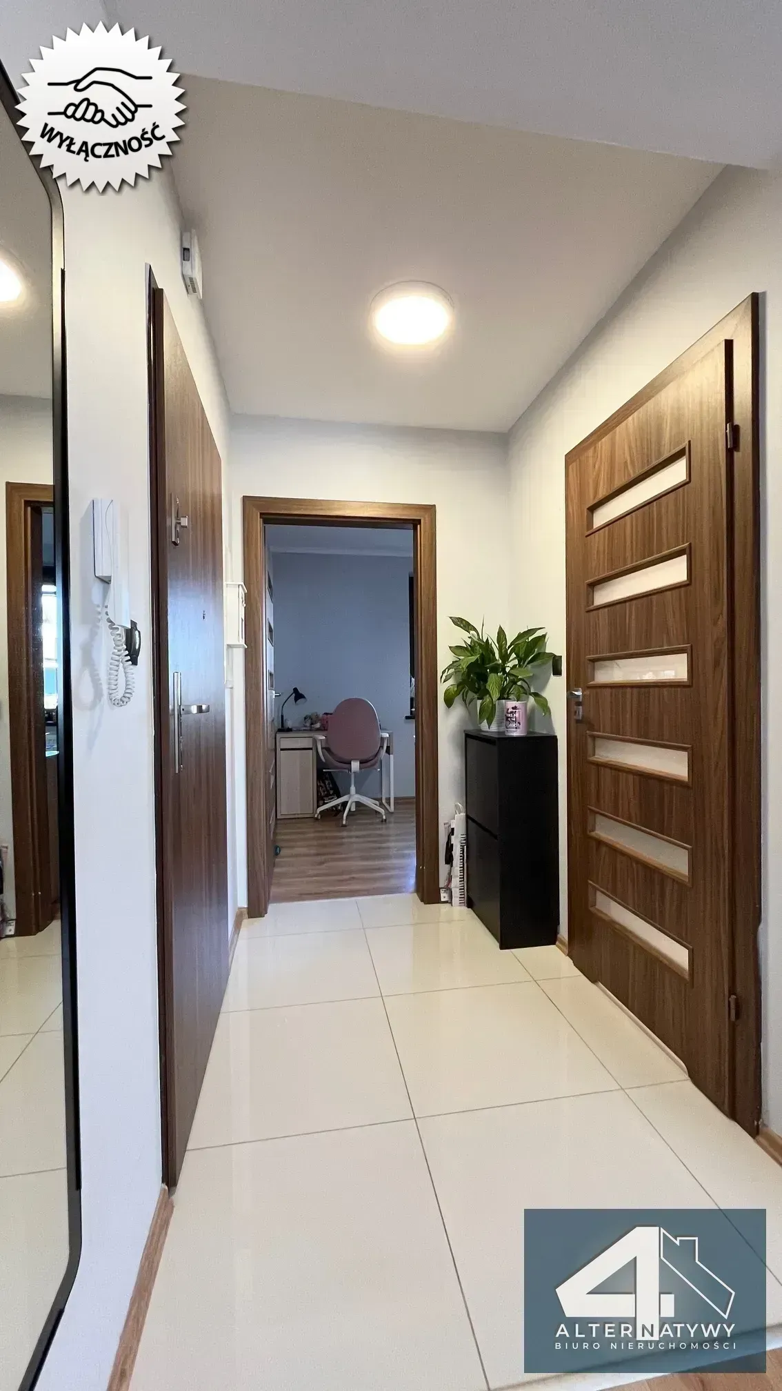 Urządzone i wyposażone mieszkanie z balkonem 19