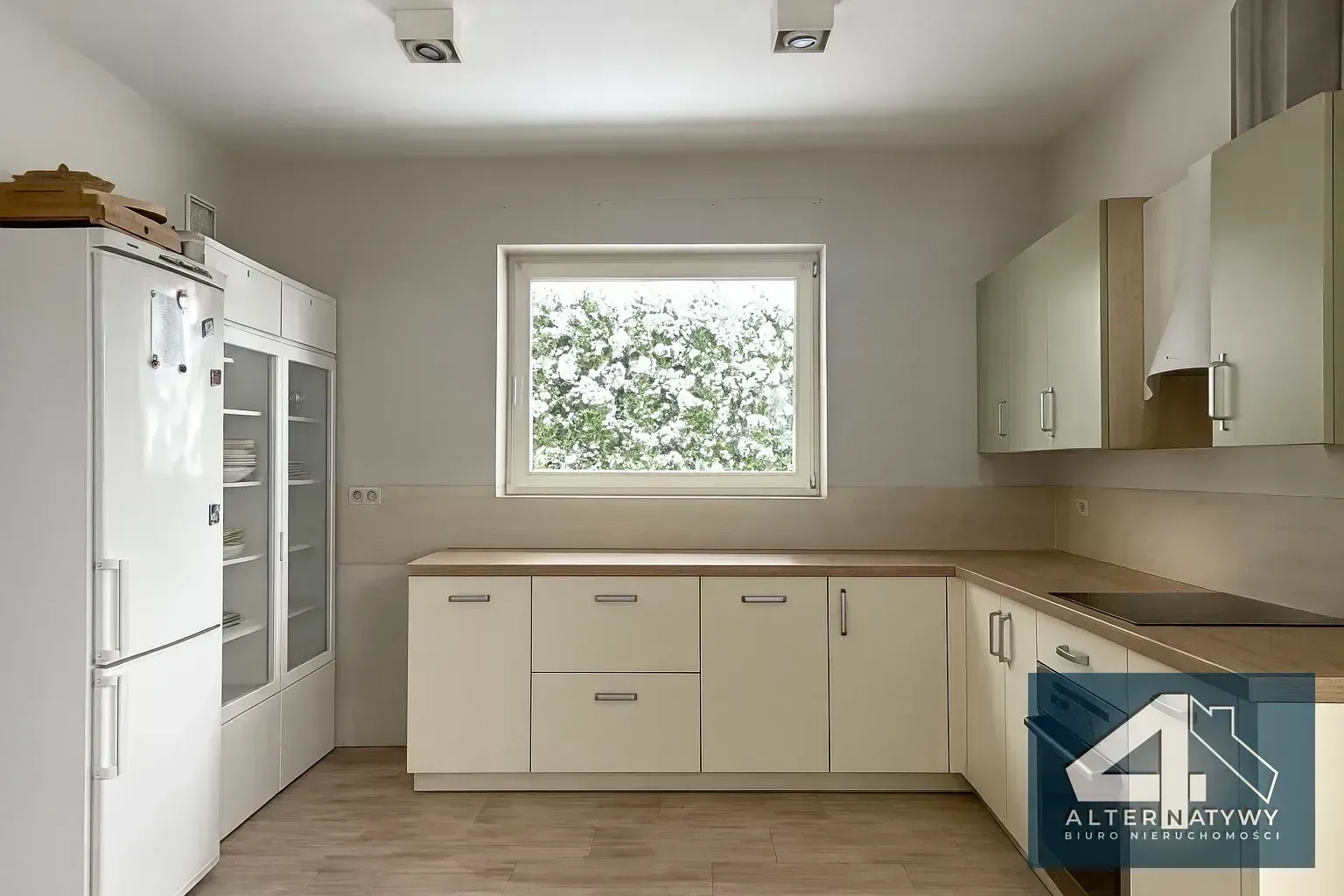 Funkcjonalny dom wolnostojący, widokowa działka 6