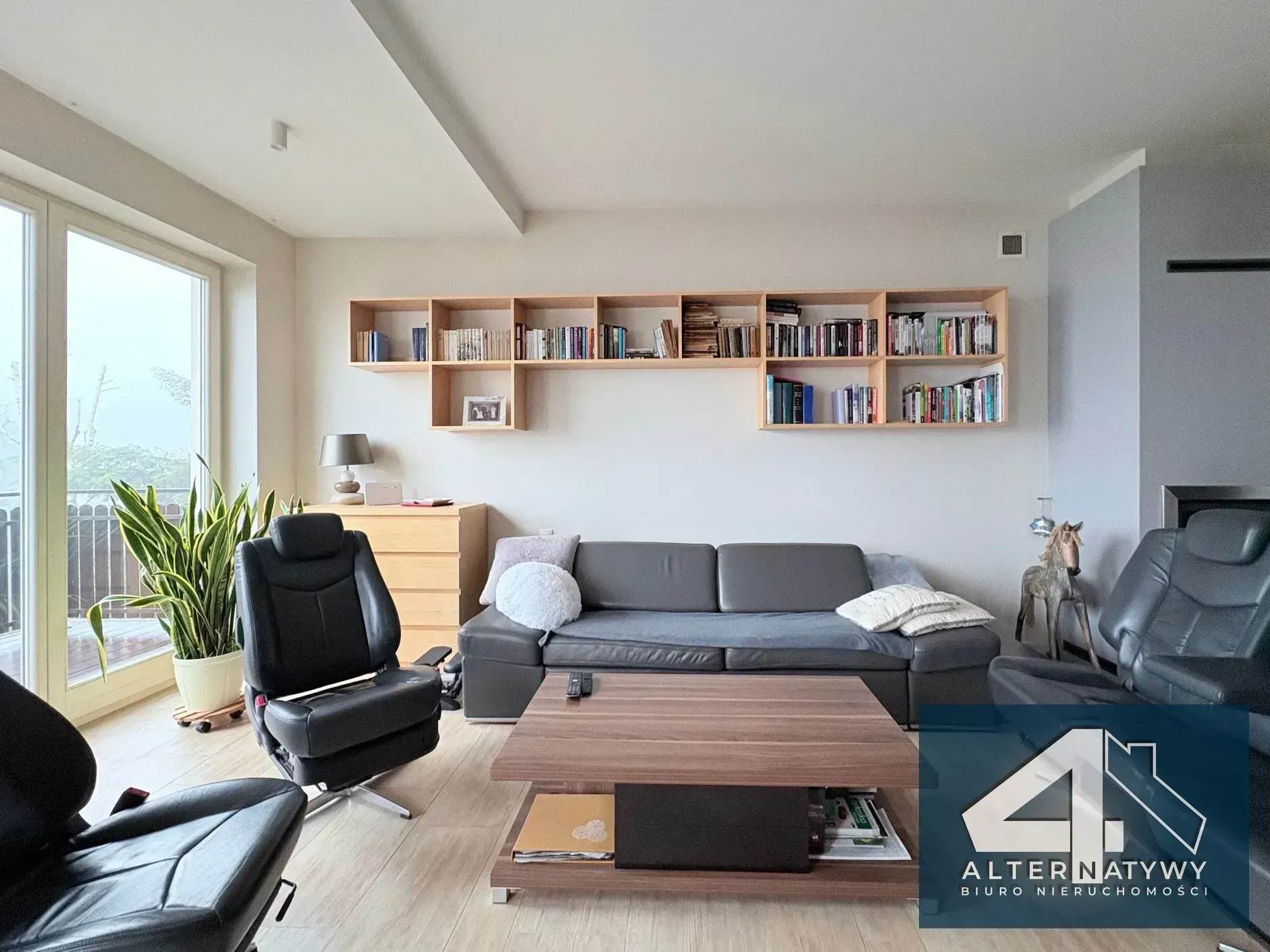 Funkcjonalny dom wolnostojący, widokowa działka 8