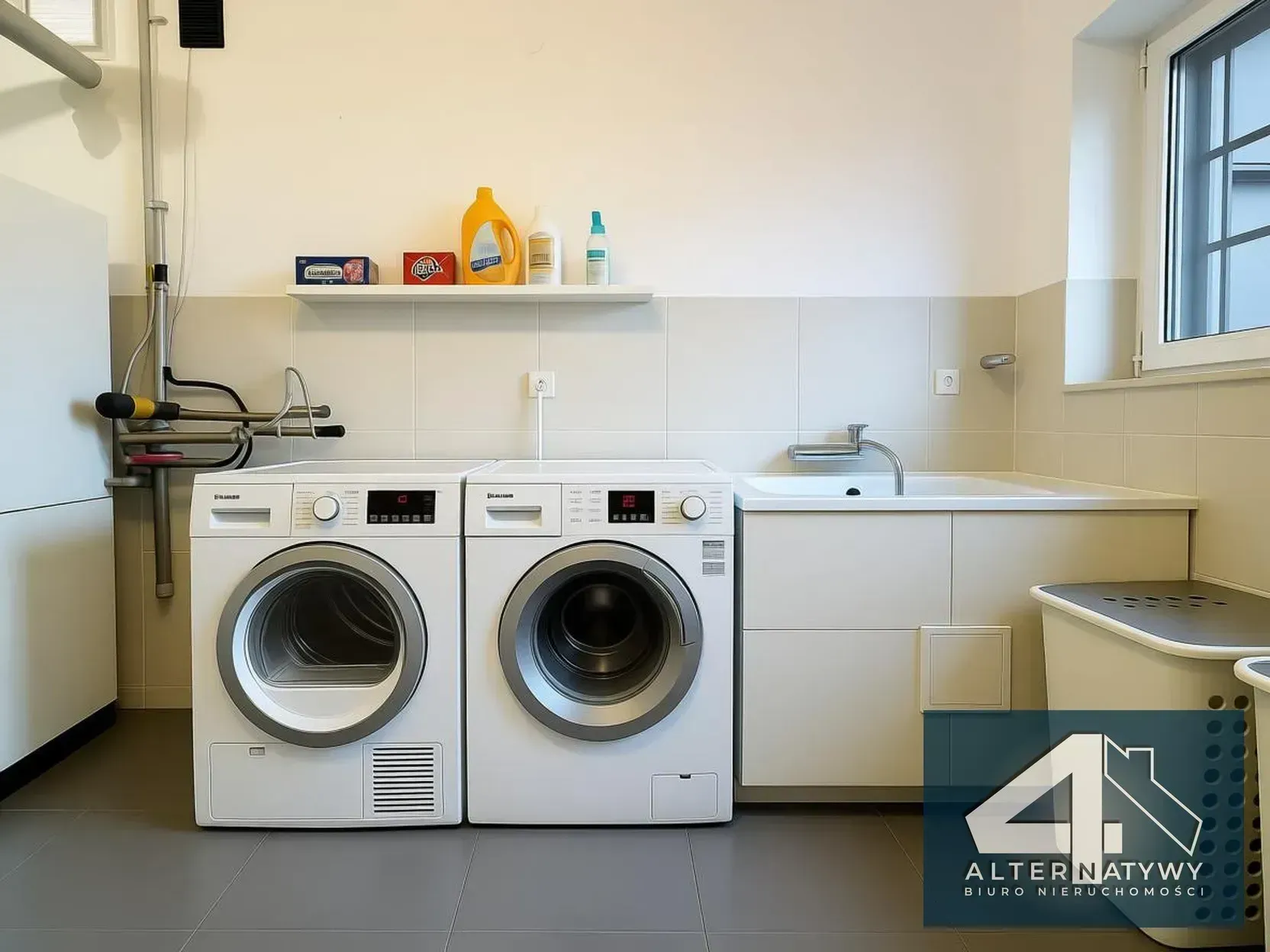 Funkcjonalny dom wolnostojący, widokowa działka 20