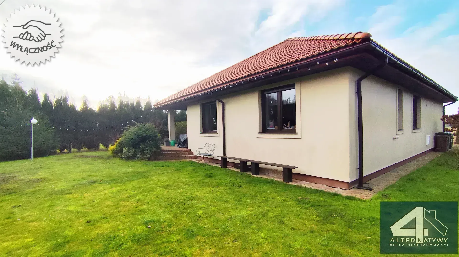 Piękny i ekonomiczny dom w otoczeniu zieleni 23