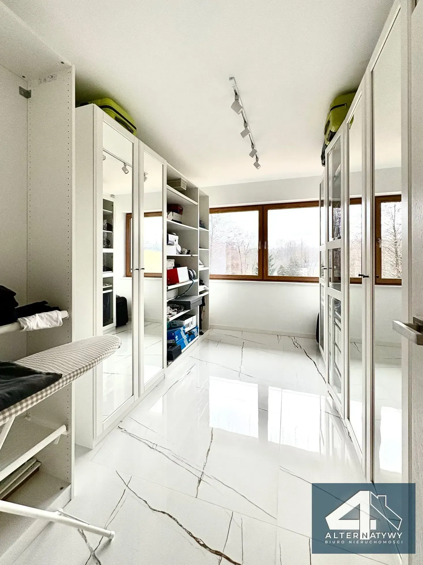 Natura i komfort na widokowej działce 24