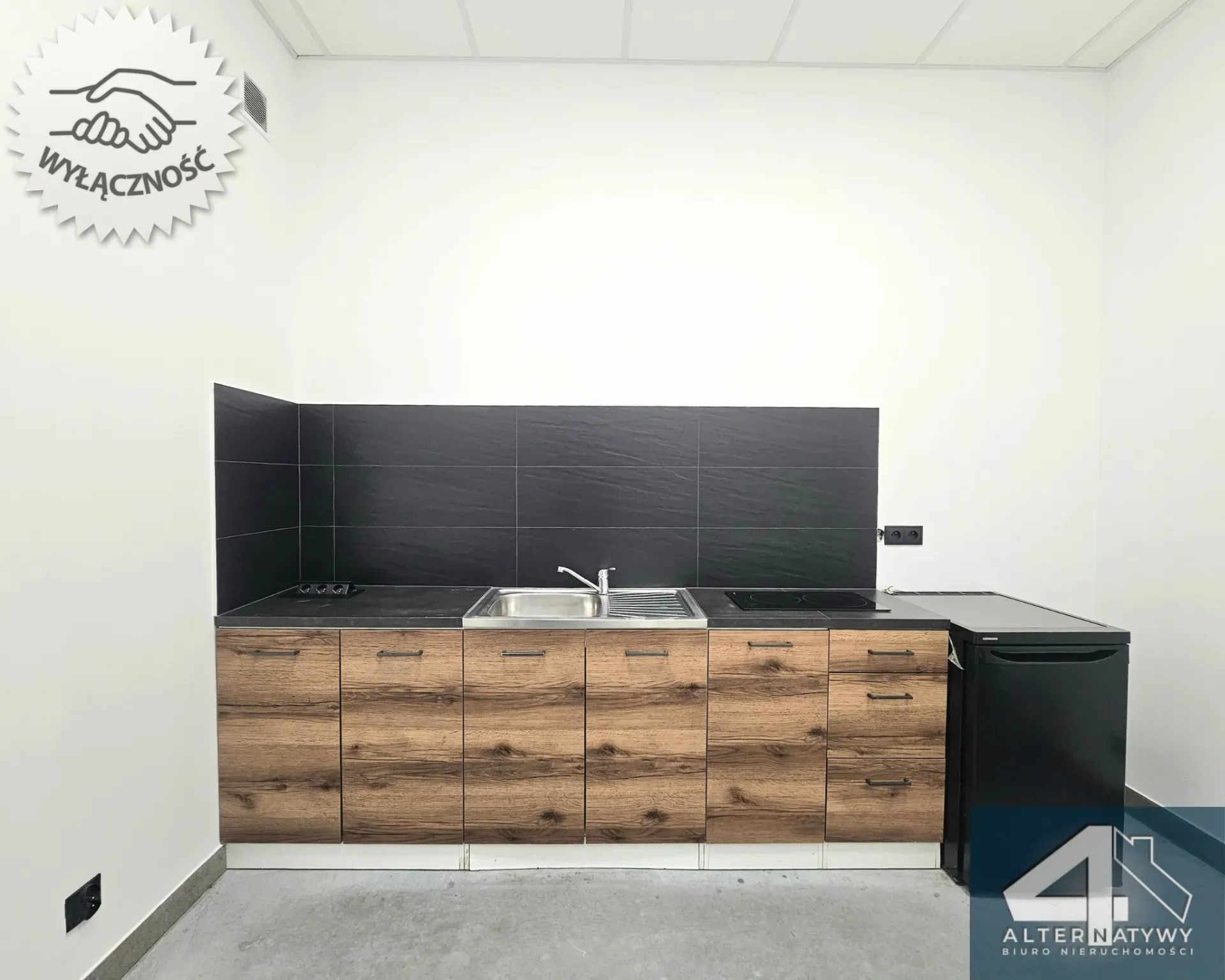 Nowoczesny budynek biurowo-magazynowy Mielec SSE 2