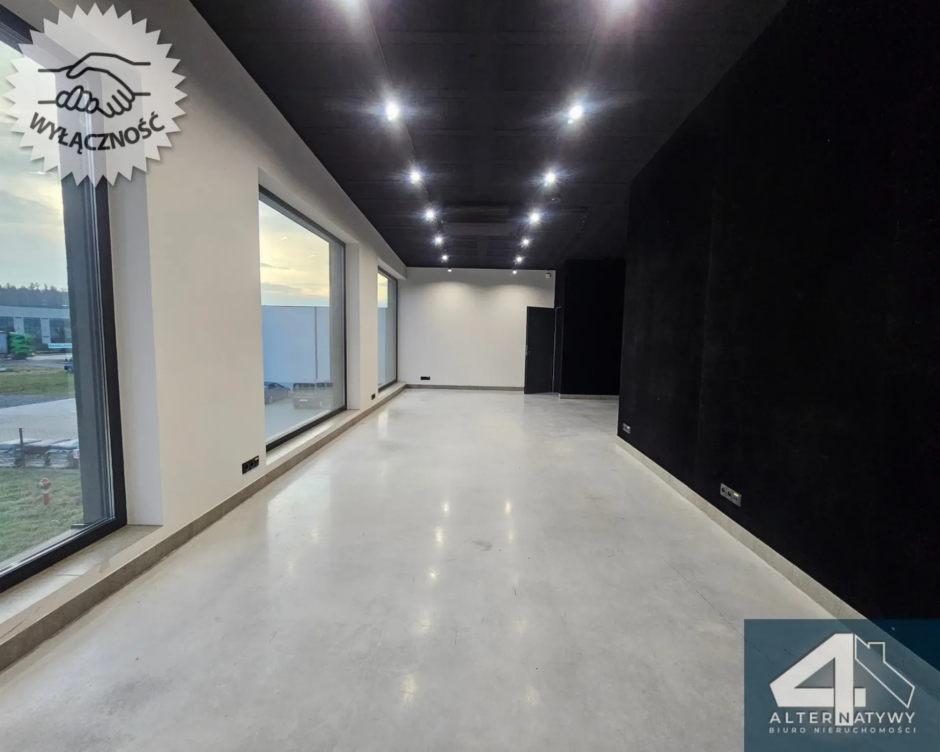 Nowoczesny budynek biurowo-magazynowy Mielec SSE 3