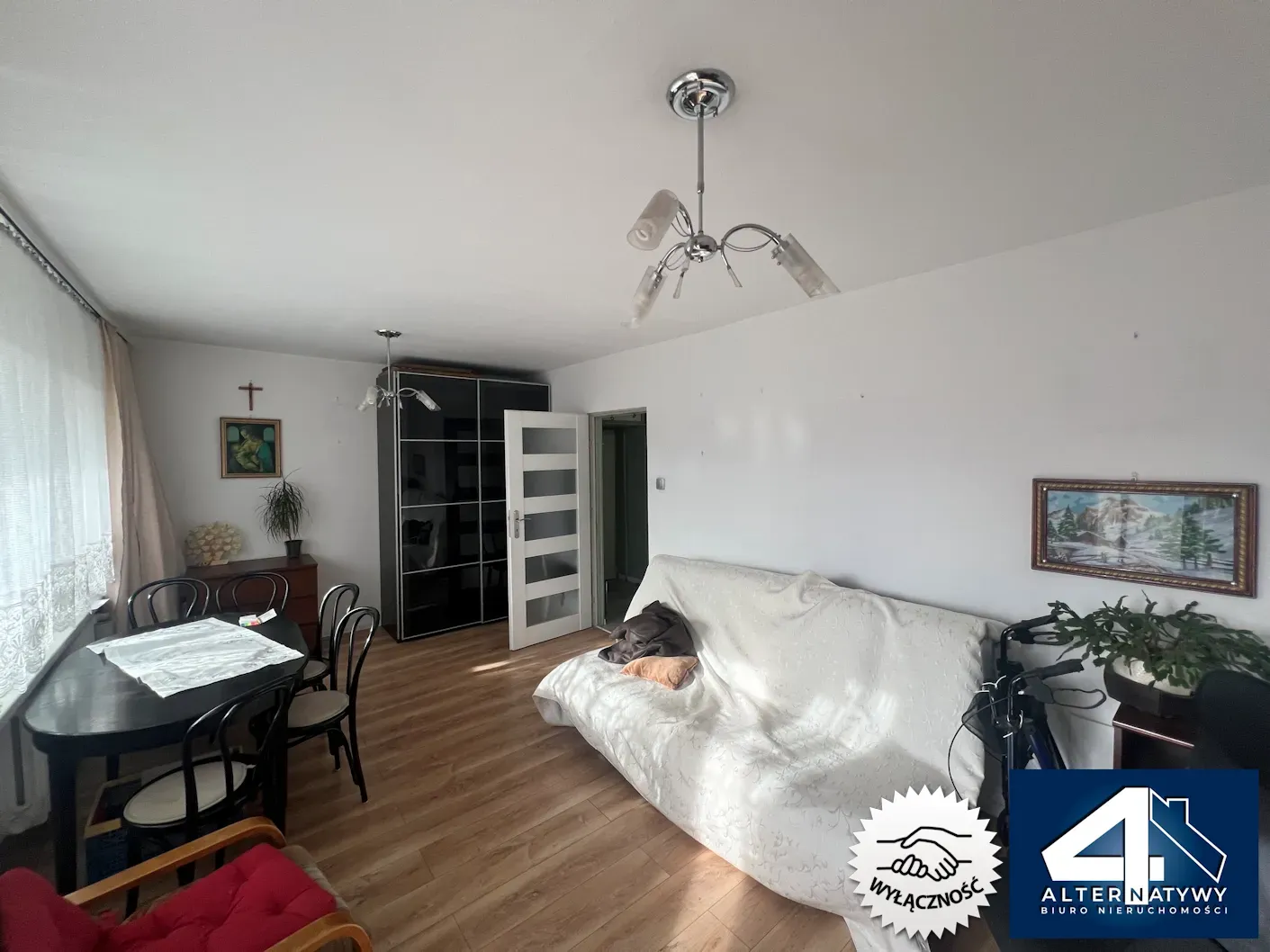 Telimeny: 2 pokoje + osobna kuchnia  + loggia 6