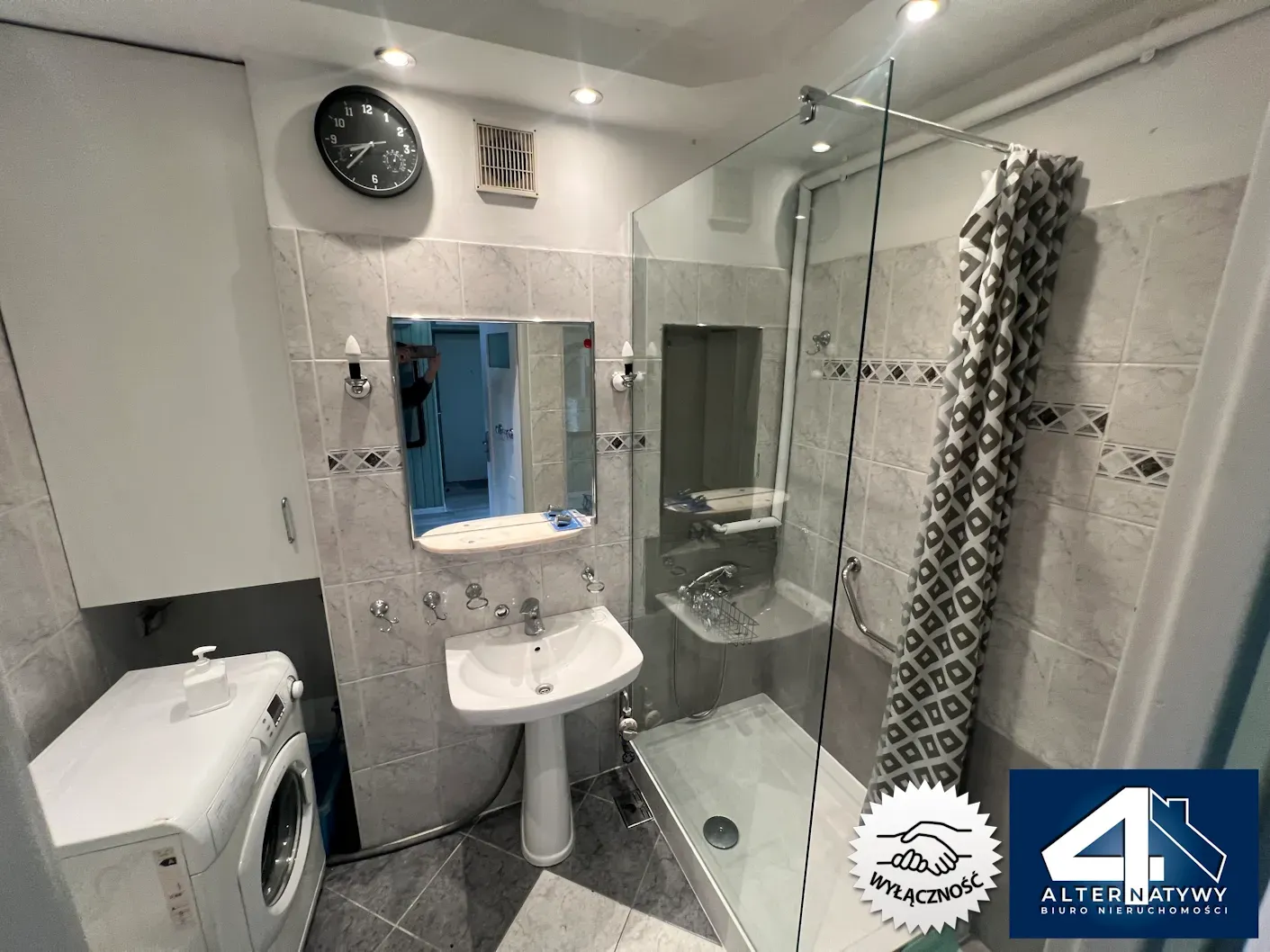 Telimeny: 2 pokoje + osobna kuchnia  + loggia 8