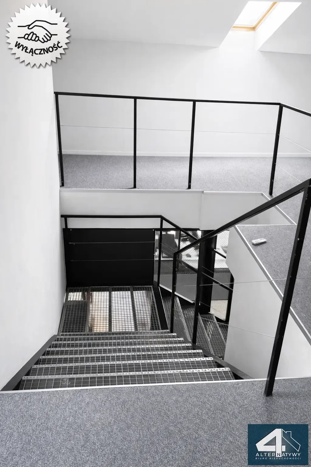 Showroom + biuro + magazyn przy A2 16