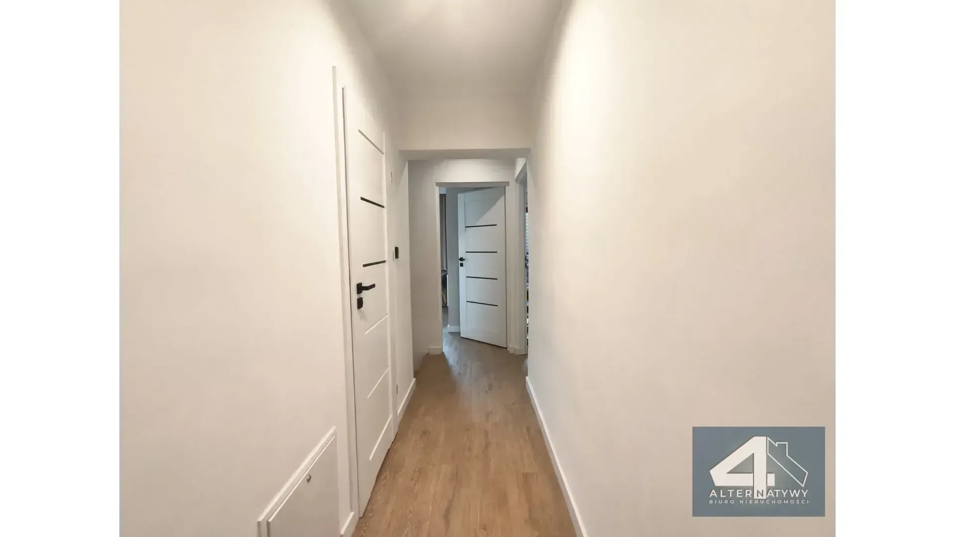 Dwupoziomowy apartament z dużym ogrodem 16