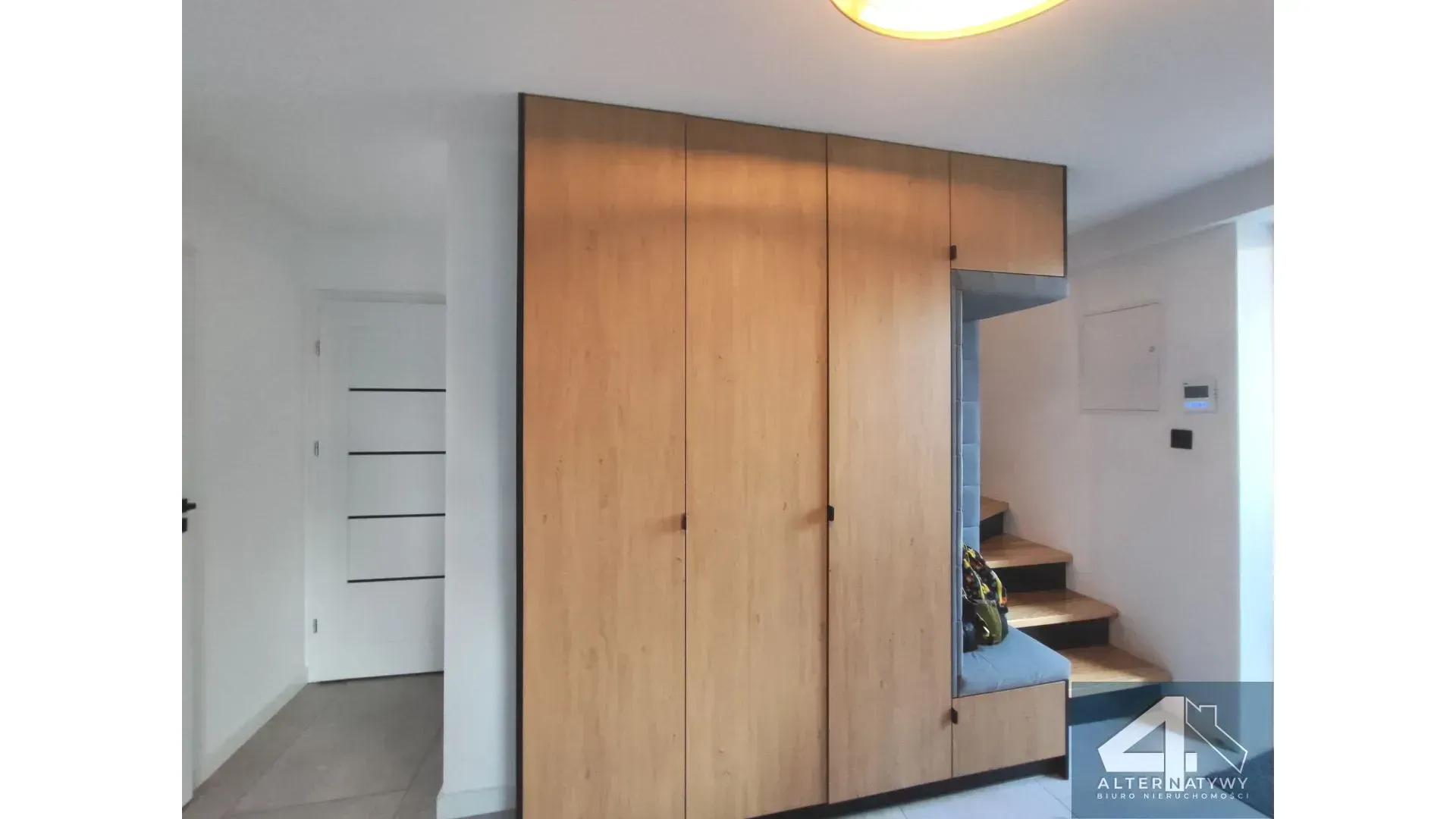 Dwupoziomowy apartament z dużym ogrodem 18