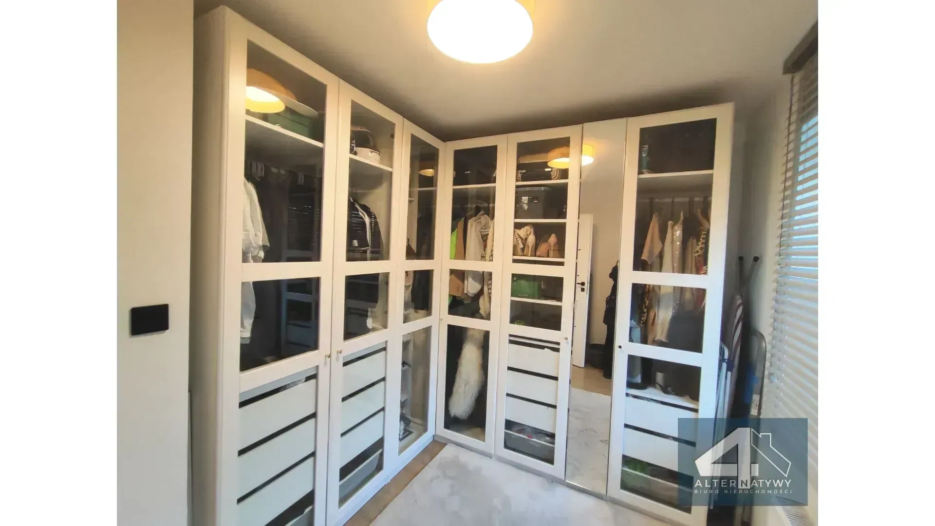 Dwupoziomowy apartament z dużym ogrodem 11