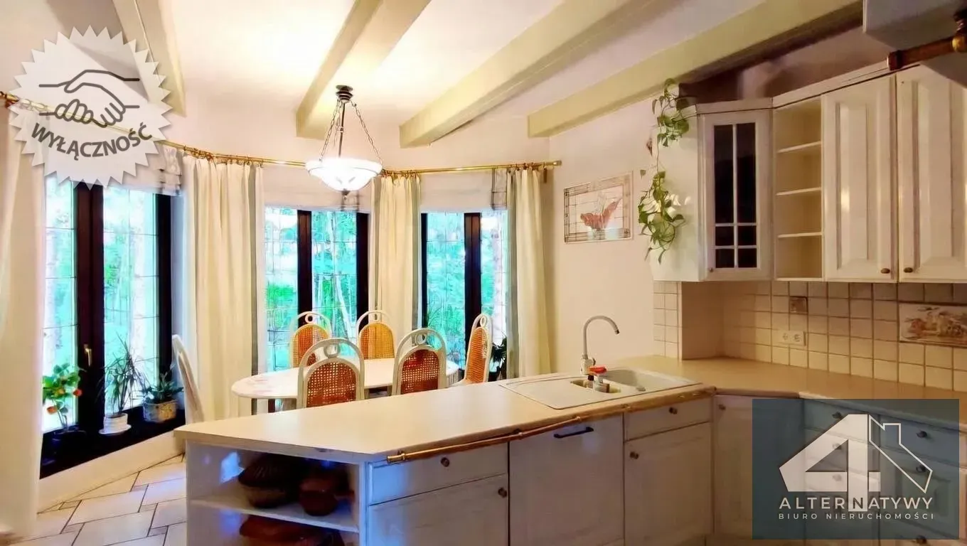 Willa z basenem i widokiem, 8 pokoi, Myślenice 9