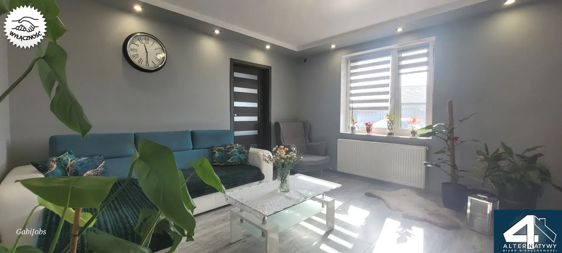 Dom z biurem i budynkami gospodarczymi. 2