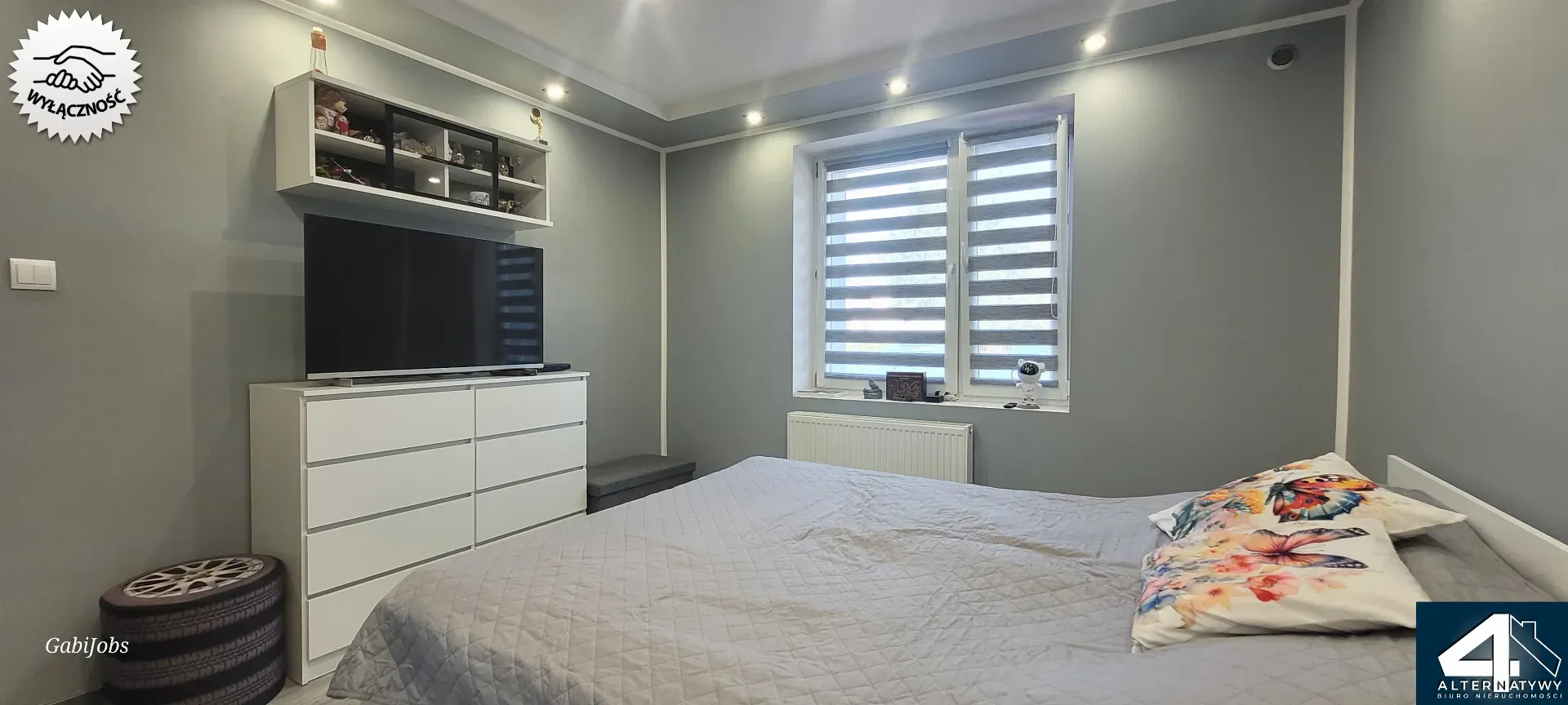 Dom z biurem i budynkami gospodarczymi. 7