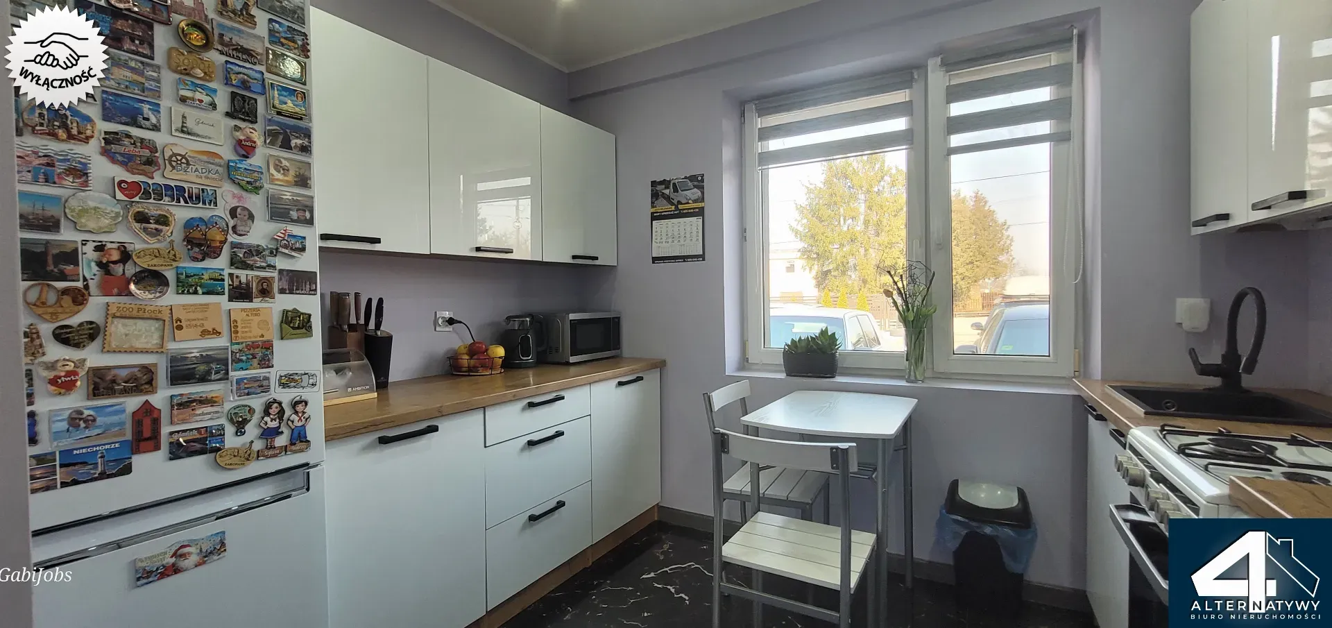 Dom z biurem i budynkami gospodarczymi. 9