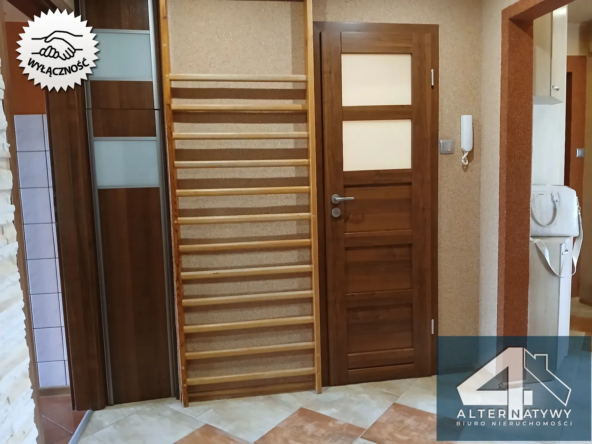 Duże mieszkanie w pięknej okolicy. 6