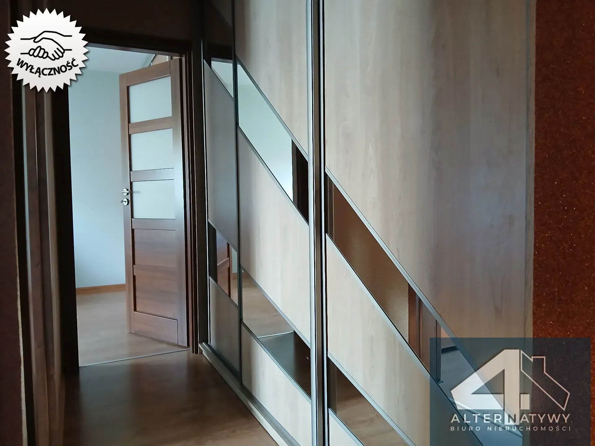 Duże mieszkanie w pięknej okolicy. 8