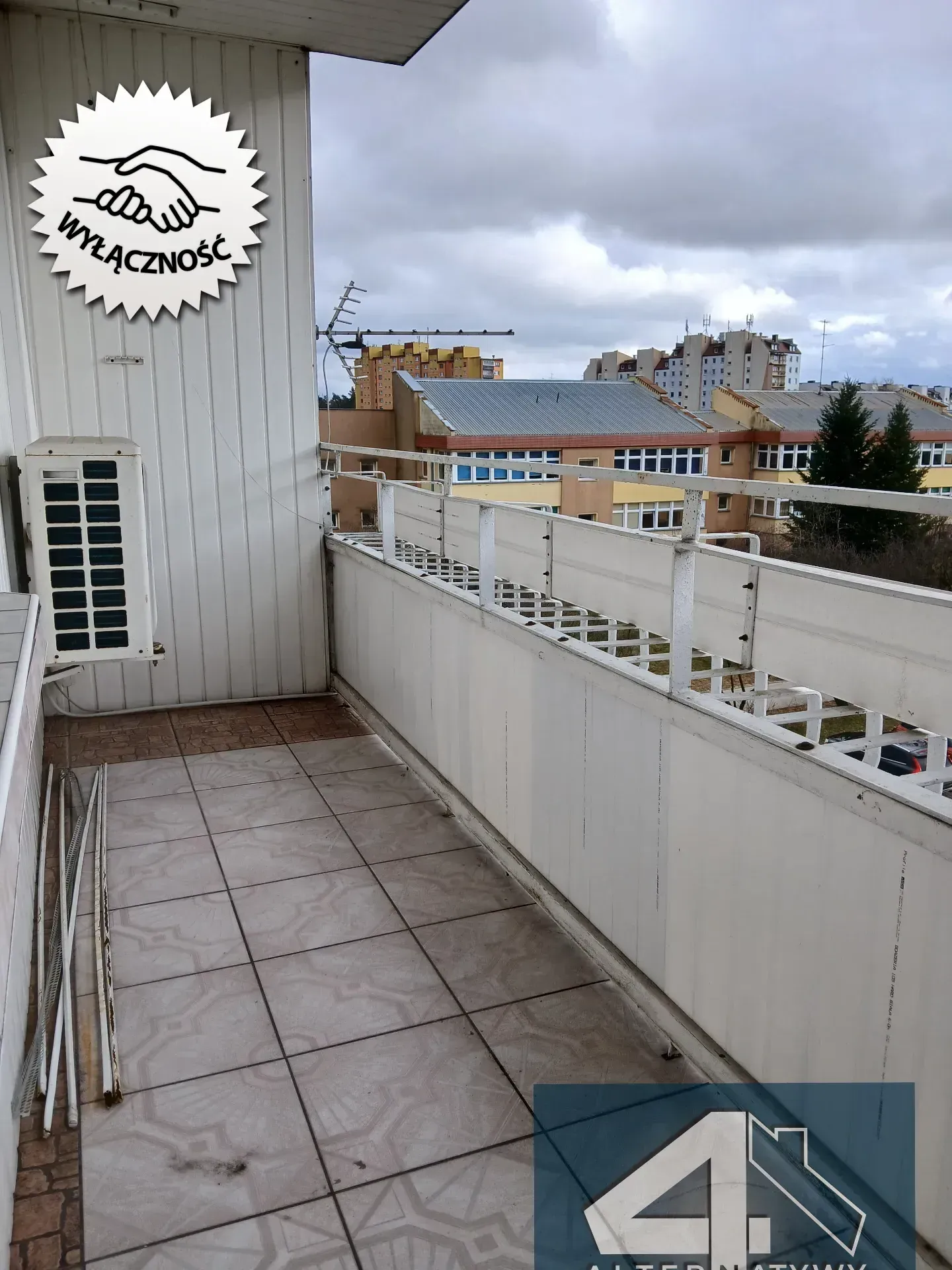 Duże mieszkanie w pięknej okolicy. 12