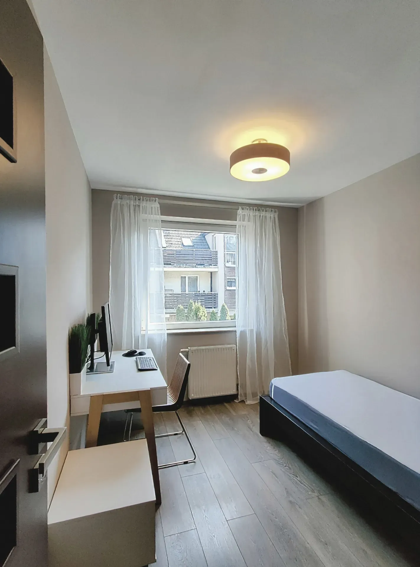 Piękne 2- poziomowe z ogródkiem 9