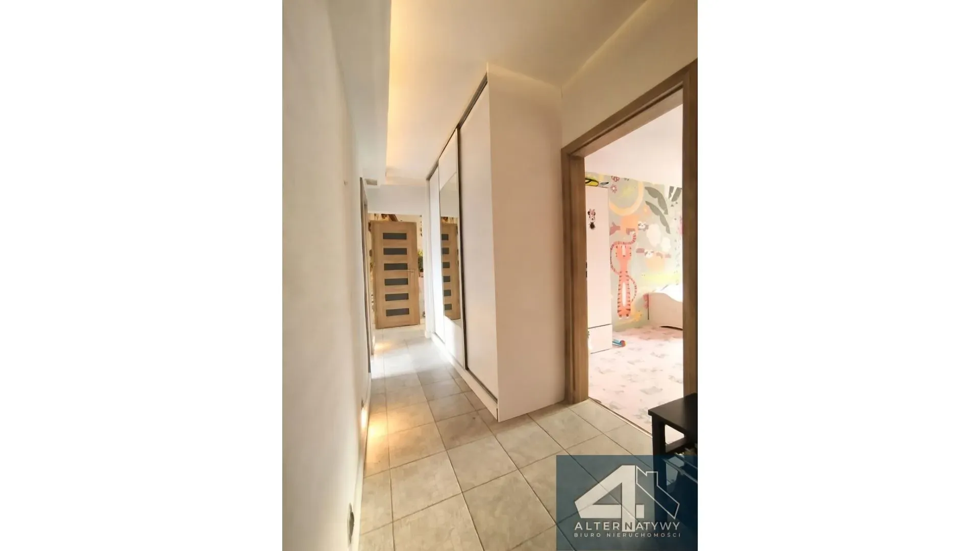 3 pokoje | do odświeżenia| | 69,33 m² 11