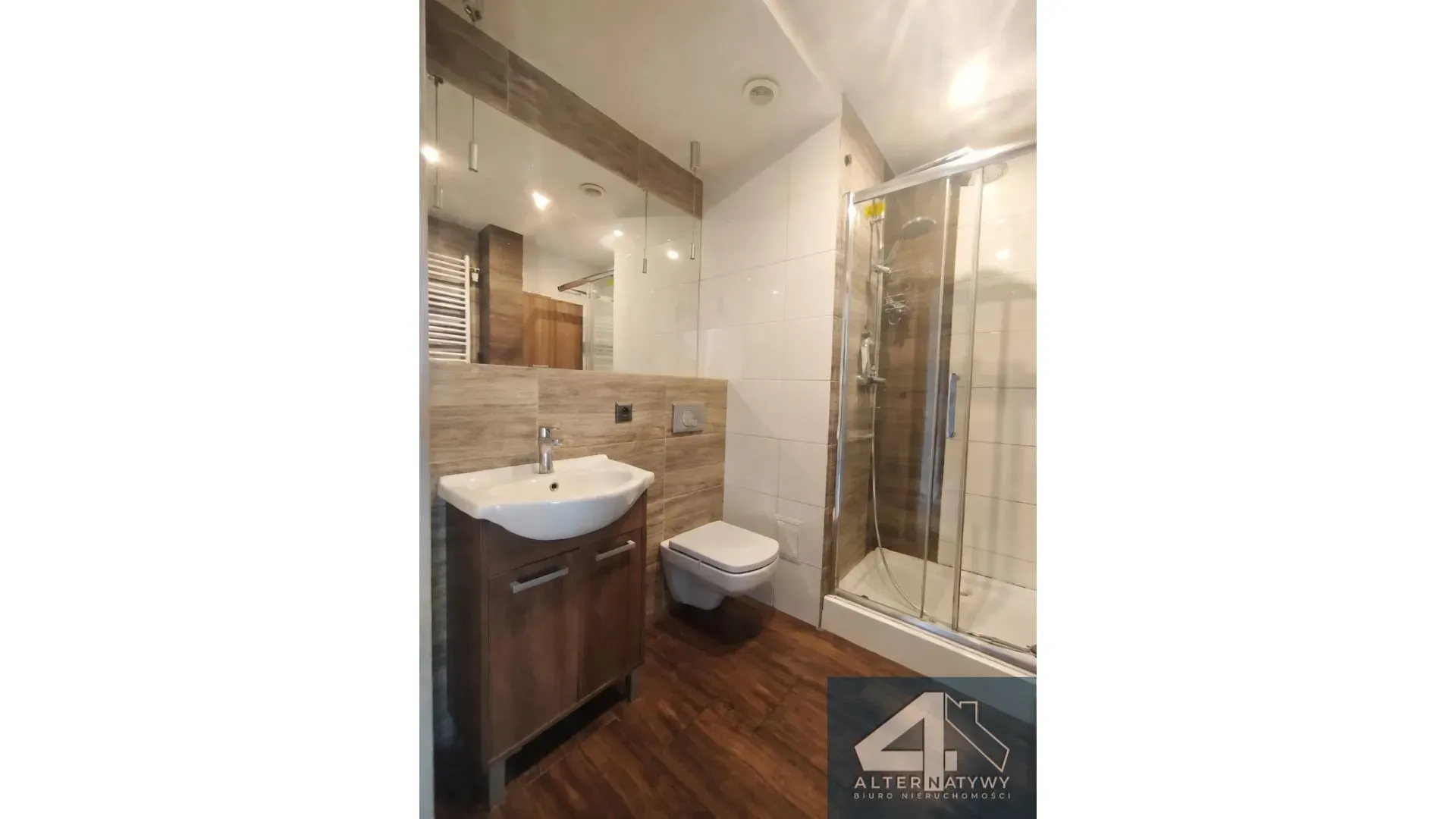 3 pokoje | do odświeżenia| | 69,33 m² 12