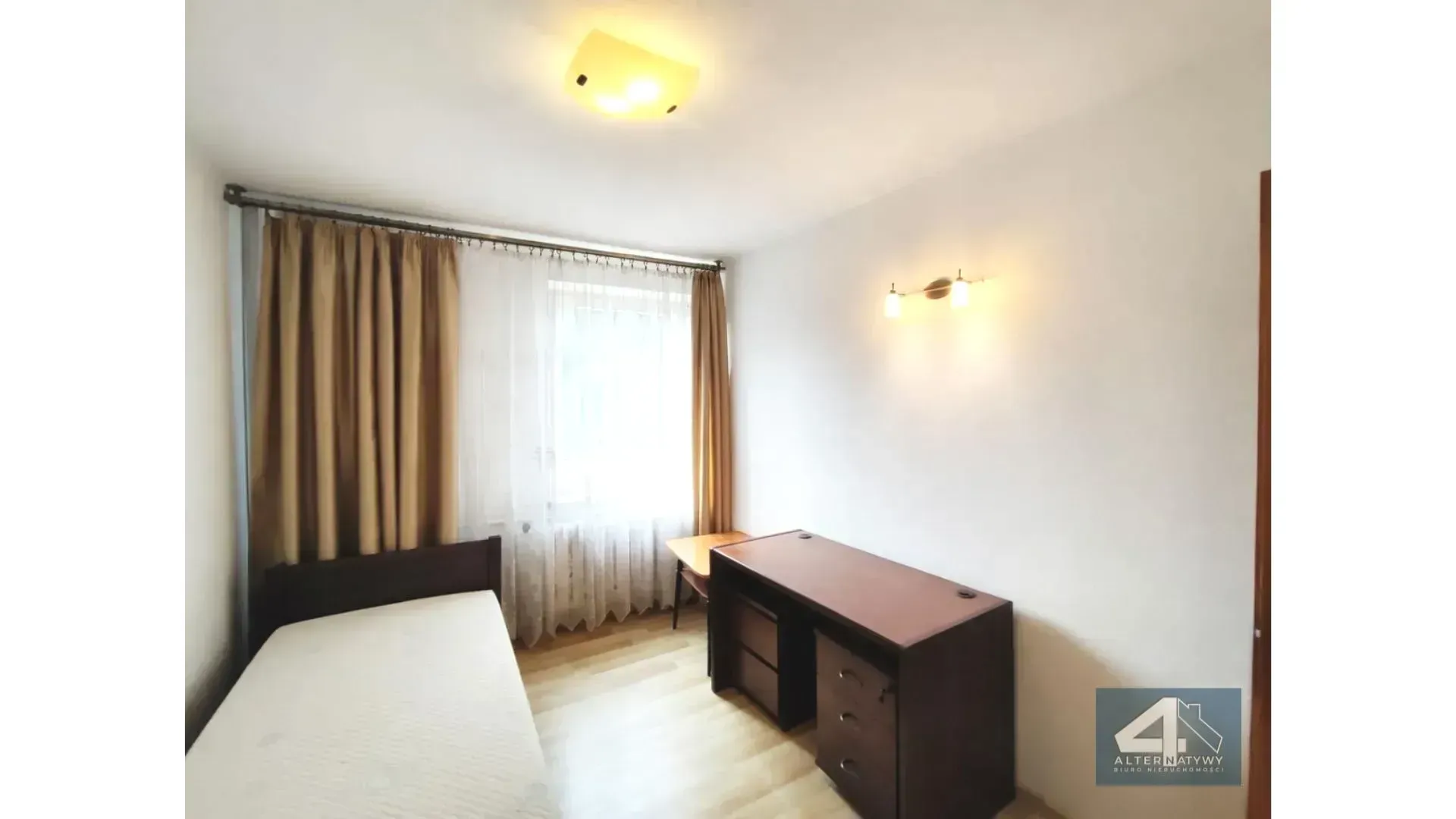 Szeregowiec/4 kondygnacje/Duża działka 17