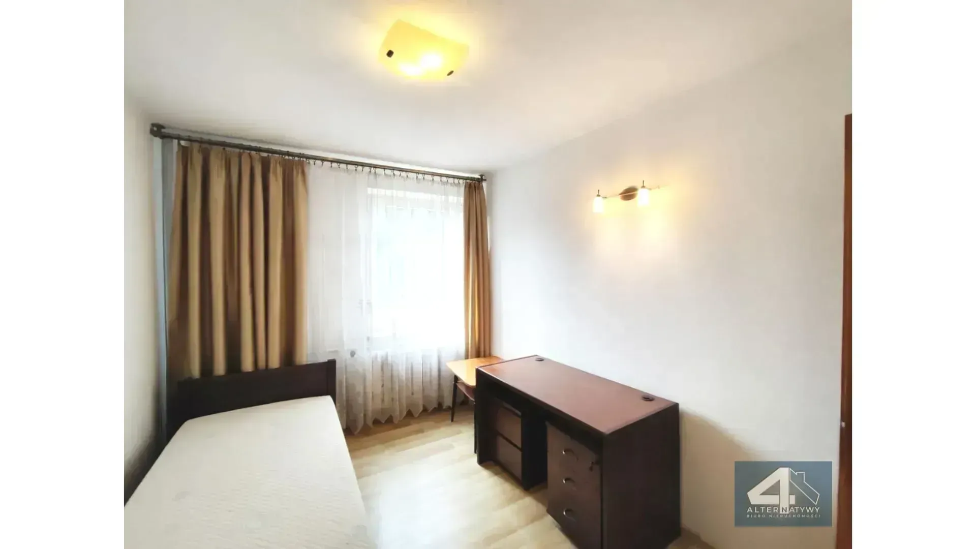 Przestronny szeregowiec z dużą działką 19
