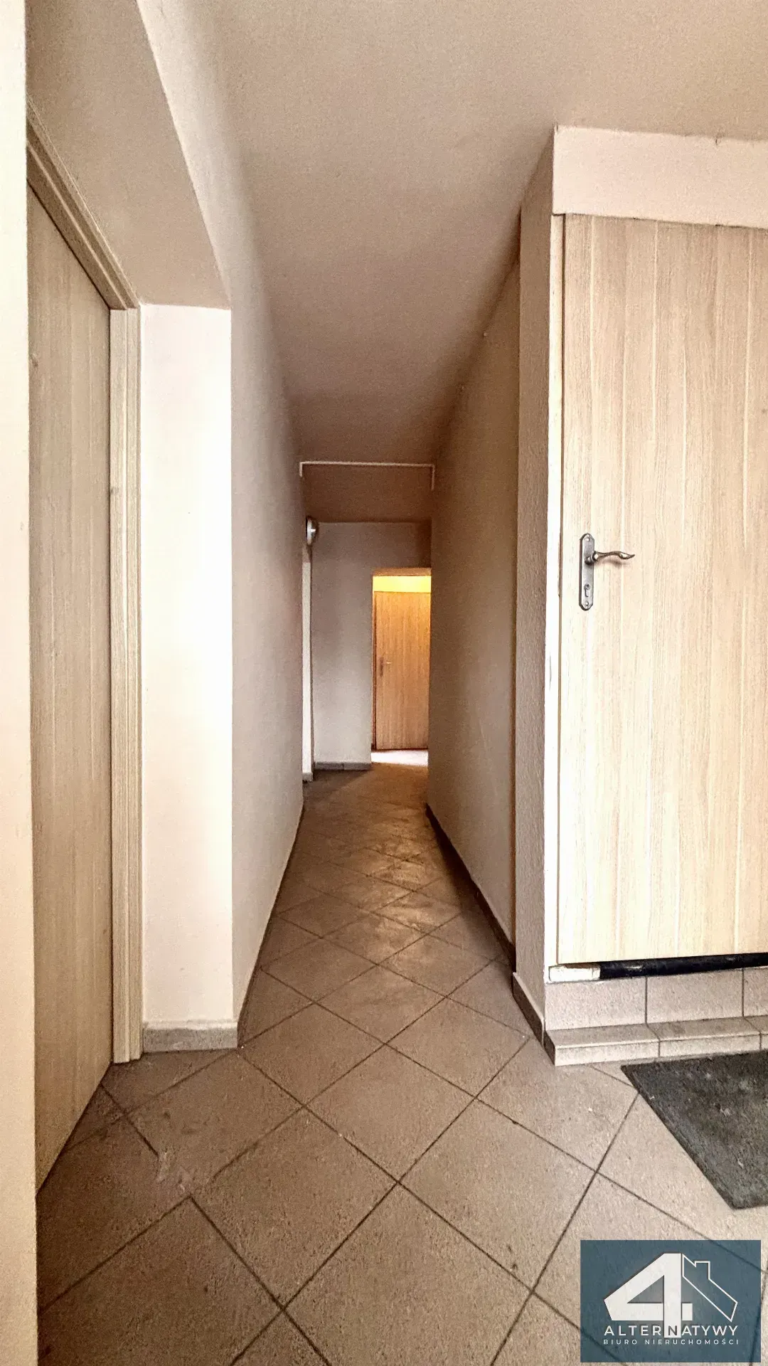 DOM W CENTRUM Z POTENCJAŁEM INWESTYCYJNYM 10