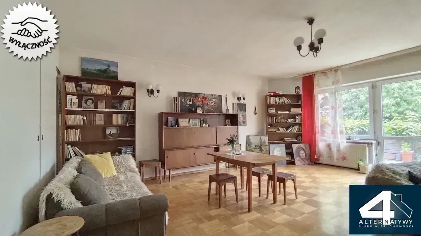 Duży dom z sauną i z basenem w ogrodzie. 3