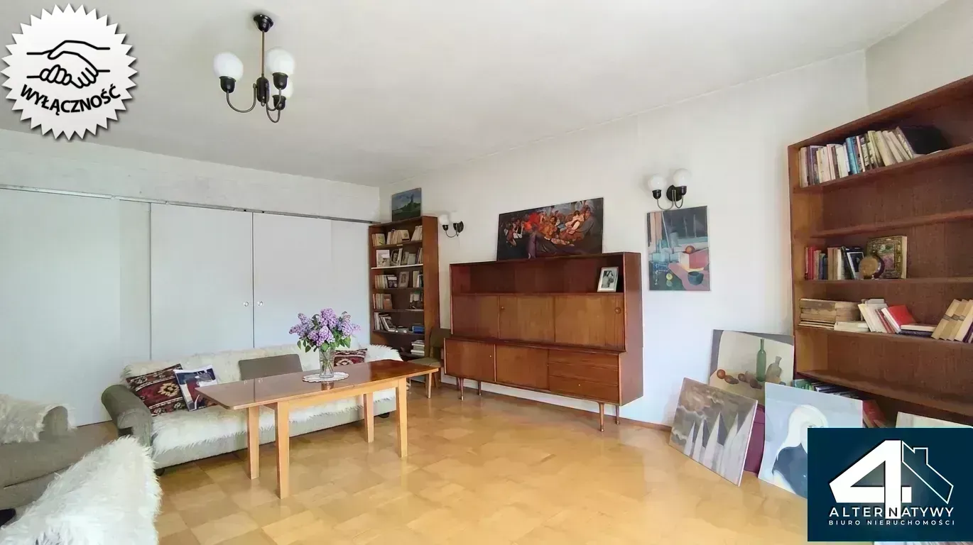 Duży dom z sauną i z basenem w ogrodzie. 4