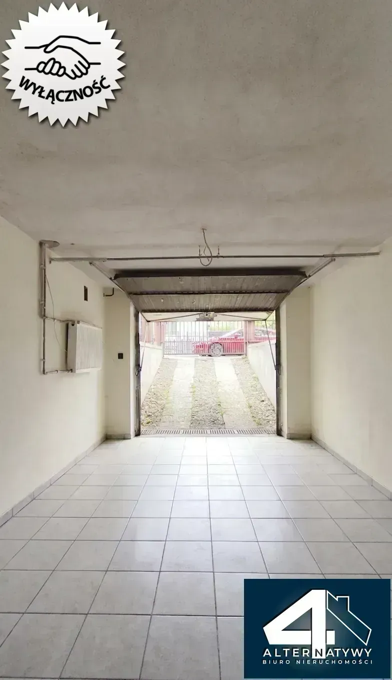 Duży dom z sauną i z basenem w ogrodzie. 32