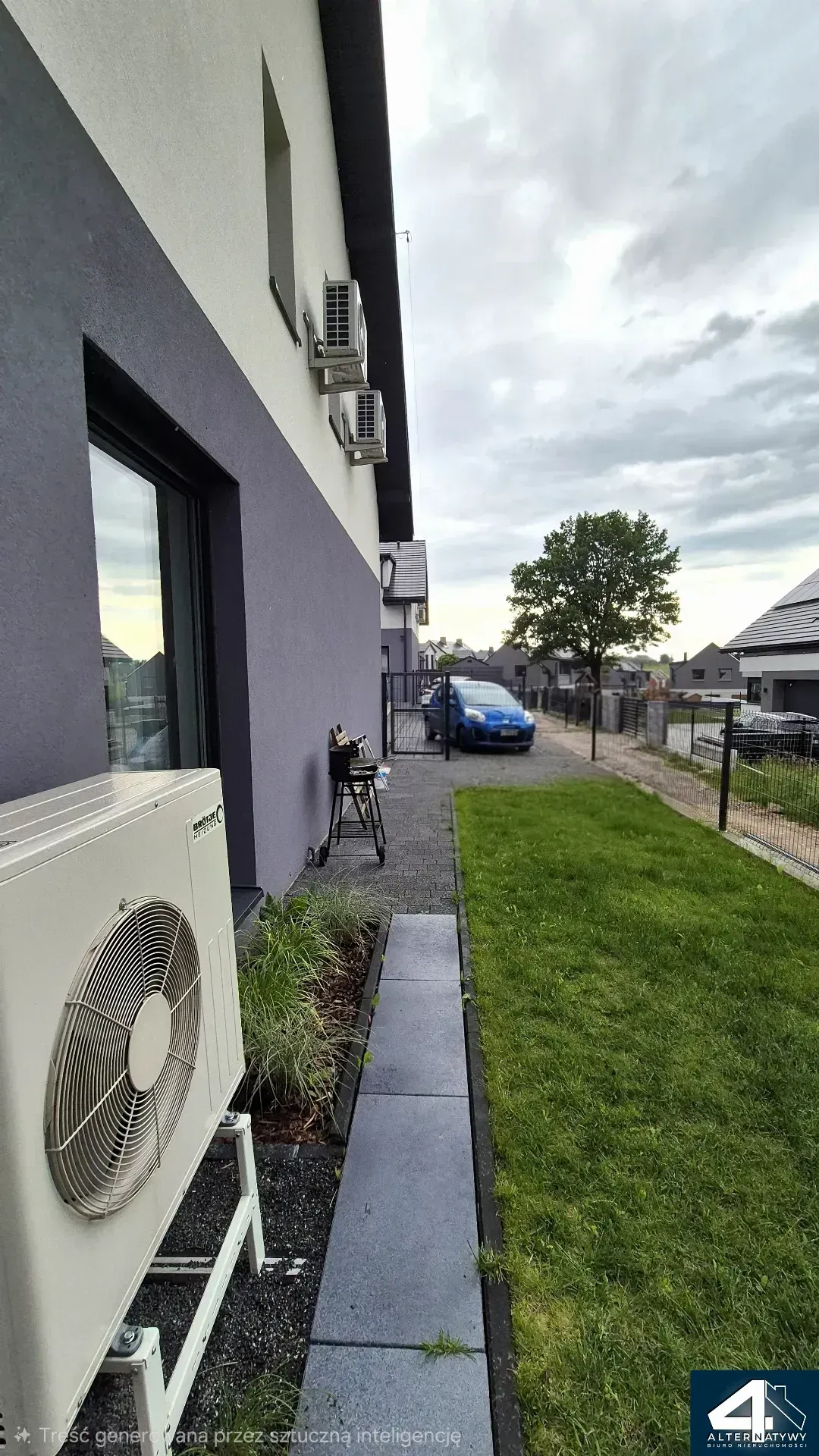 Nowoczesny dom z trzema miejscami parkingowymi 10