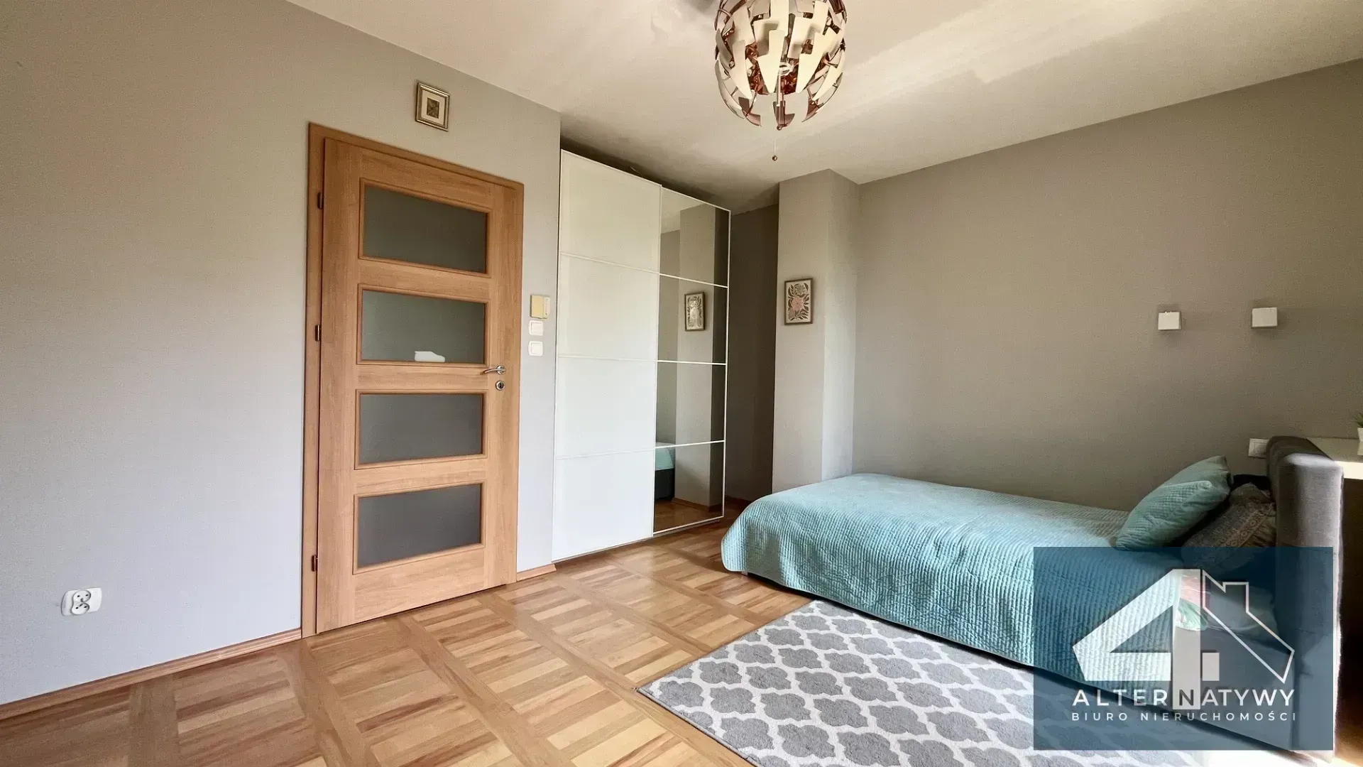 Duże mieszkanie z garażem i kominkiem 16