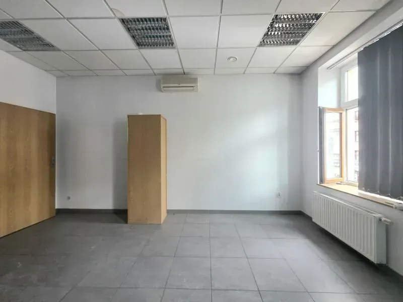 Lokal z witryną i parkingiem, Lwowska 190 m2 2