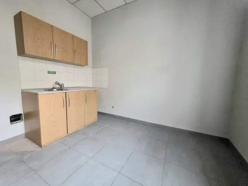 Lokal z witryną i parkingiem, Lwowska 190 m2 3