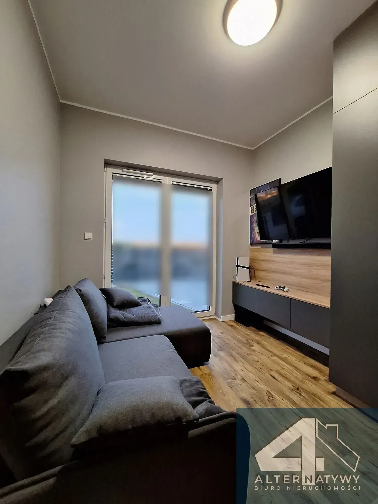 Wyjątkowy bliźniak 131 m² z dwoma garażami 12