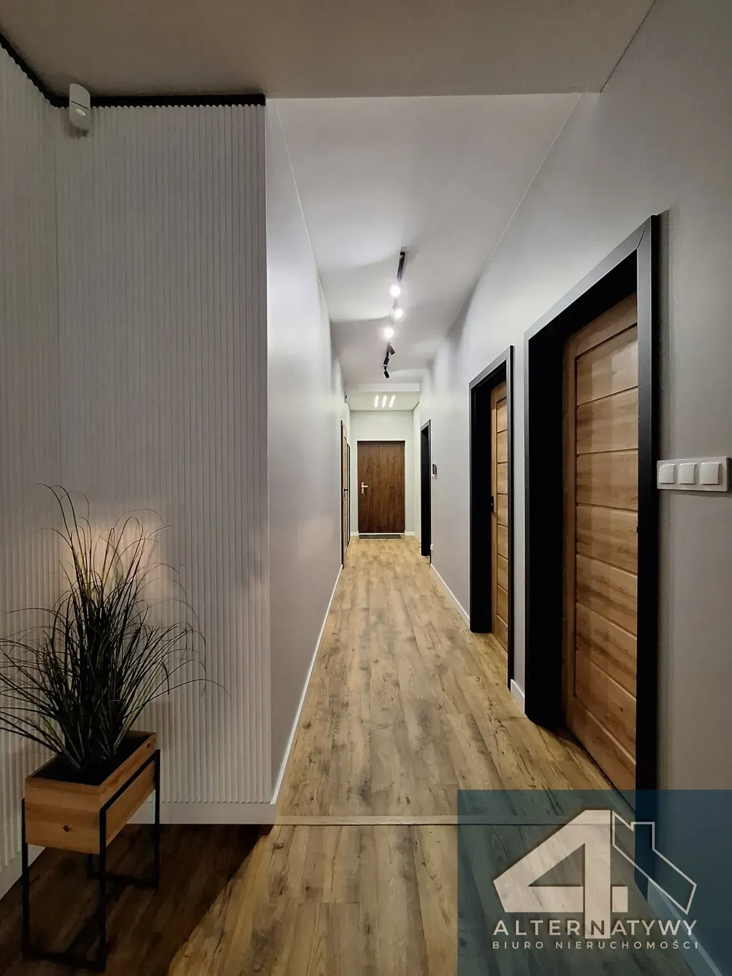 Parterowy bliźniak 131 m² z dwoma garażami 9